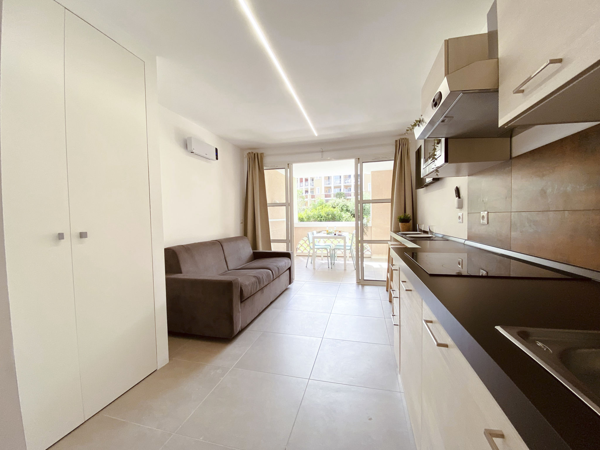 Photo of L'Esquinade (J2 206)