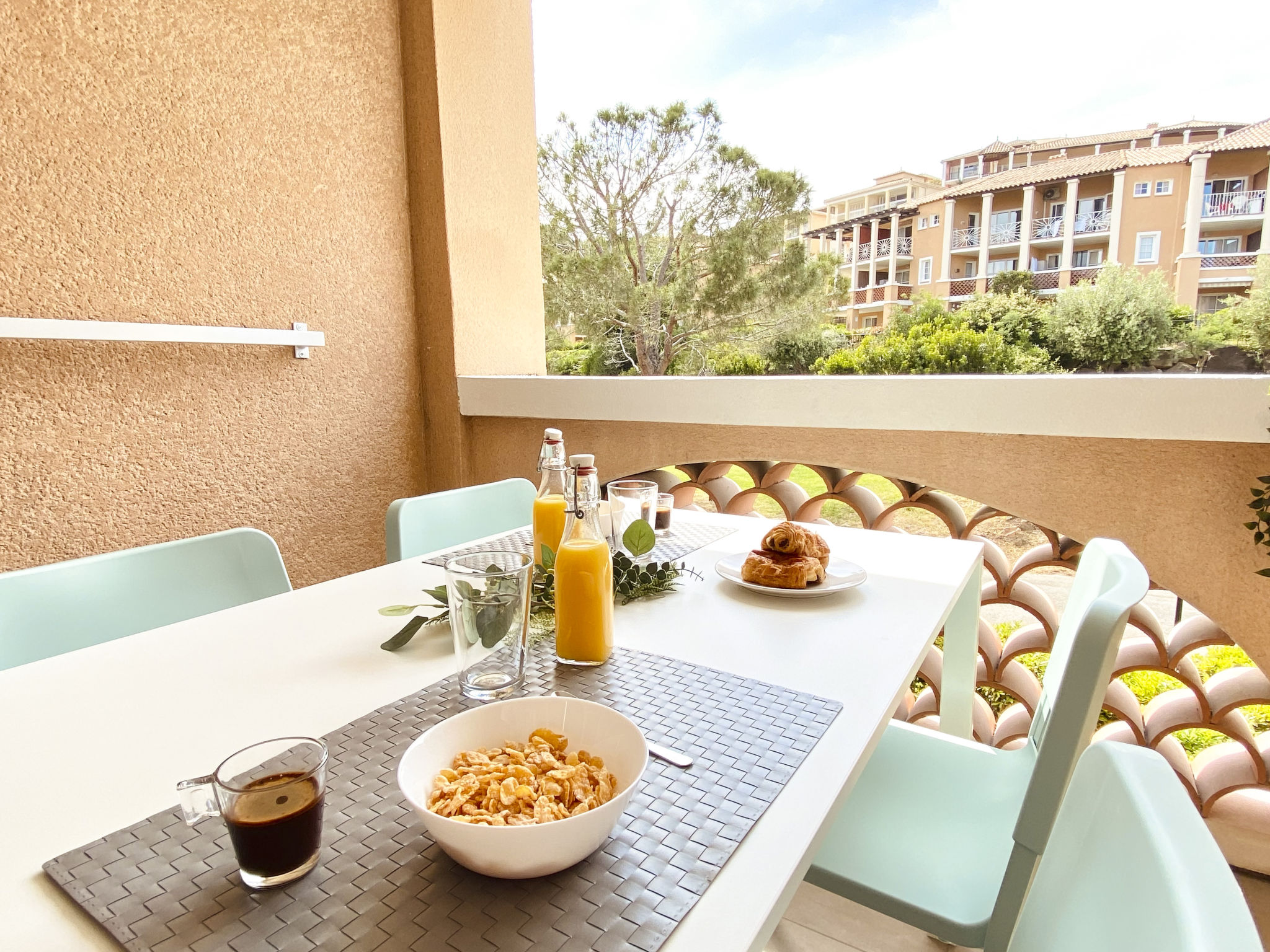 Photo of L'Esquinade (J2 206)