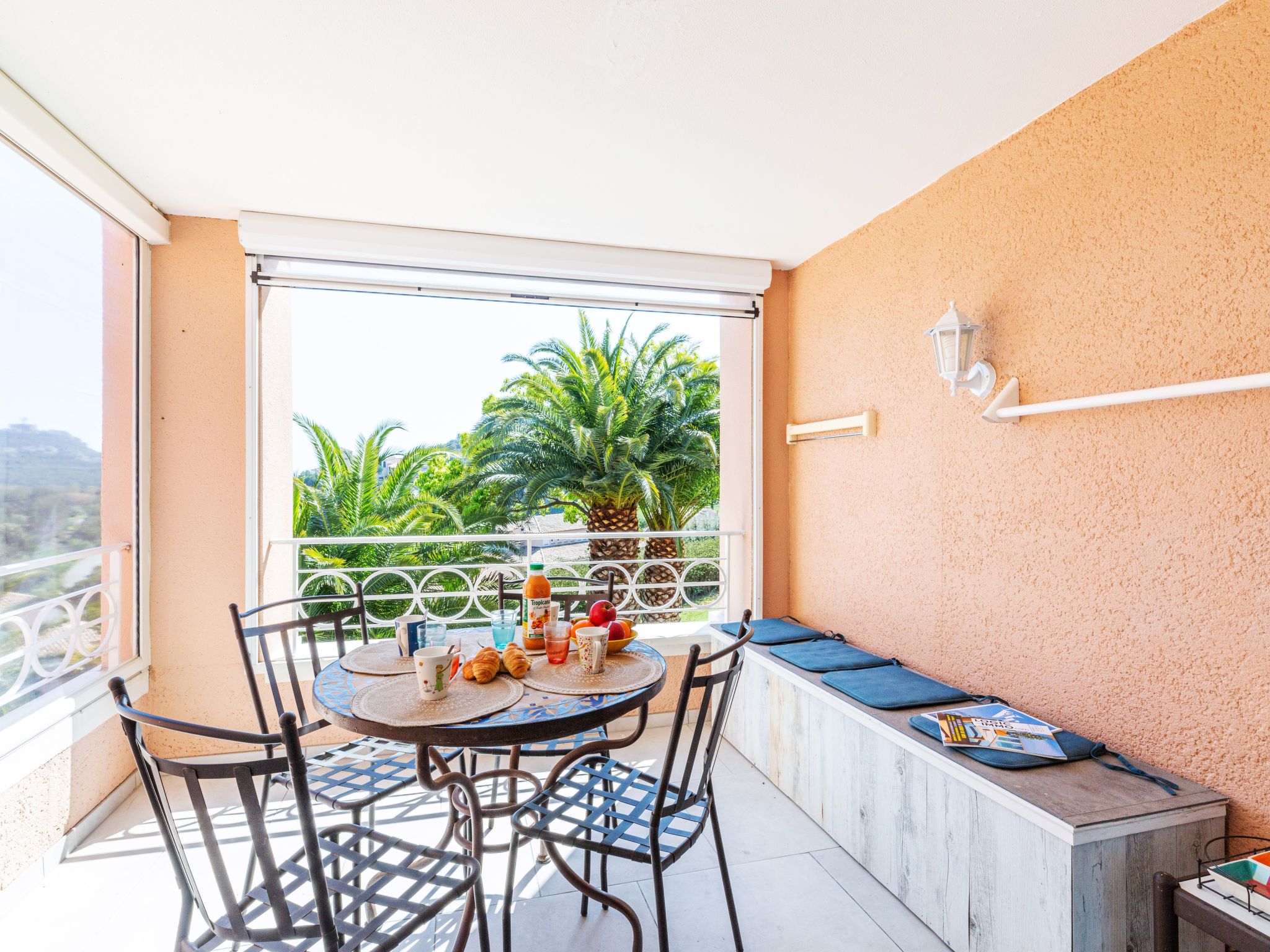 Photo of L'Esquinade P1 101