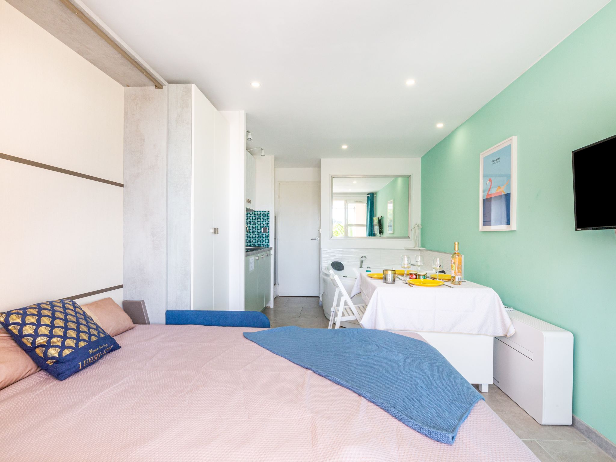 Photo of L'Esquinade P1 101