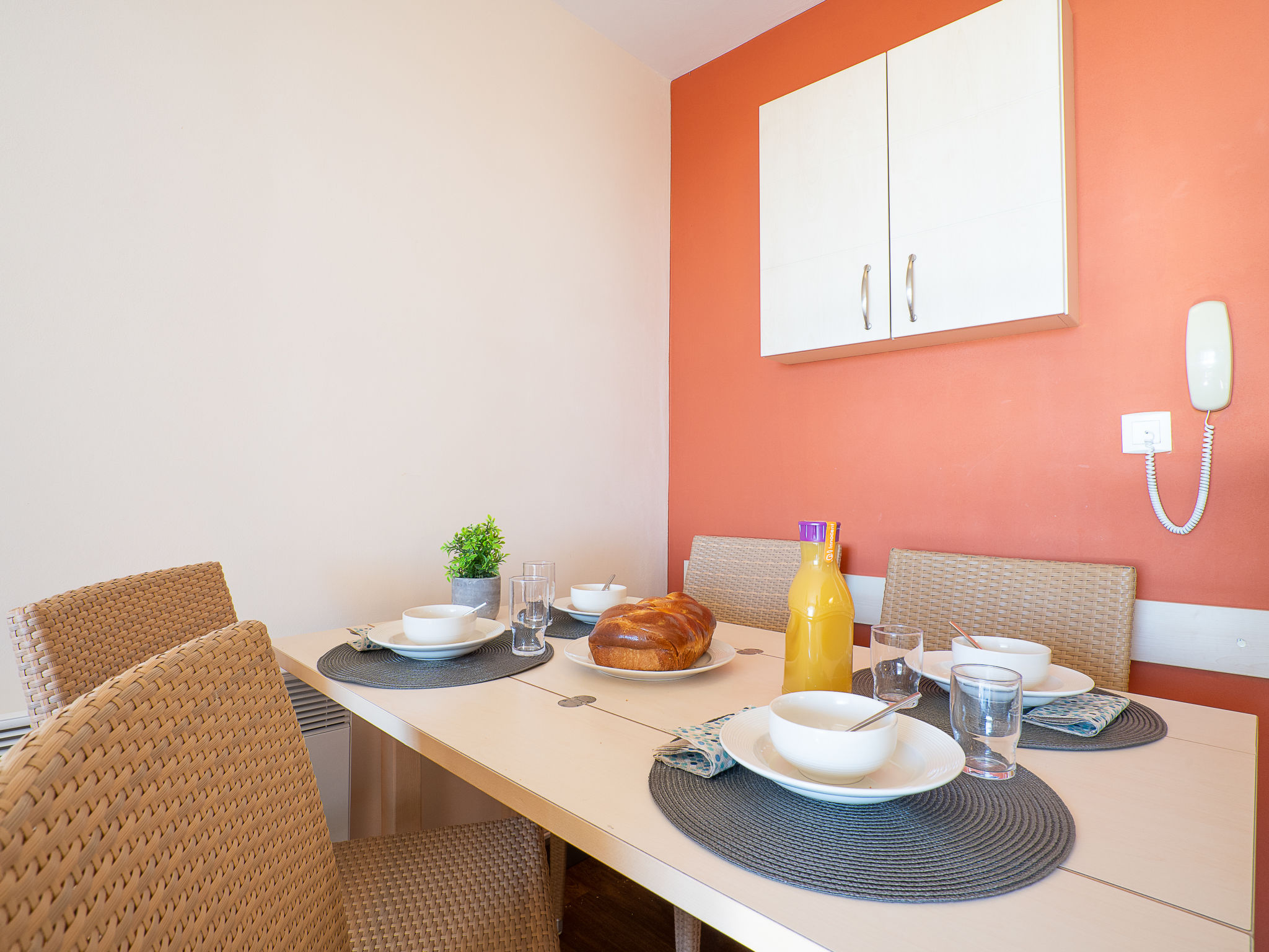 Photo of L'Esquinade (H4 233)