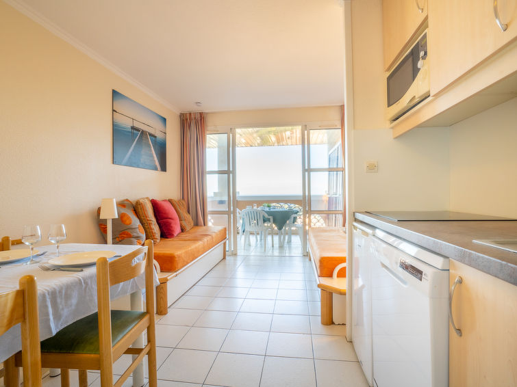 Search and Stay destination Saint-Raphaël, Provence-Alpes-Côte d'Azur - France from AU$ 176. L'Esquinade (G4 126)