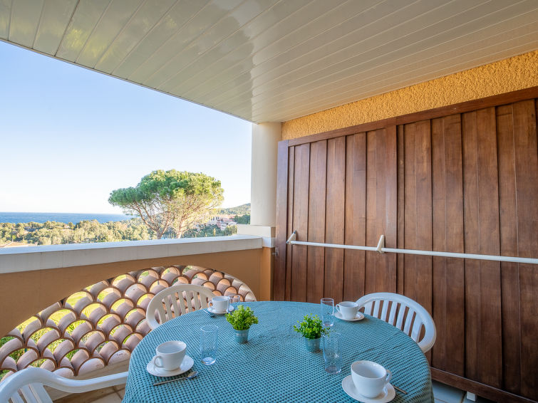 Search and Stay destination Saint-Raphaël, Provence-Alpes-Côte d'Azur - France from AU$ 176. L'Esquinade (G4 126)