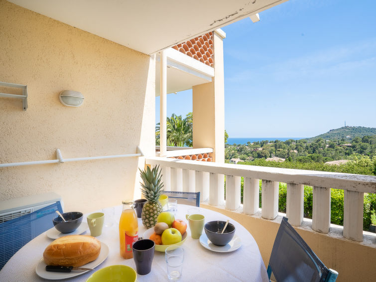 Search and Stay destination Saint-Raphaël, Provence-Alpes-Côte d'Azur - France from AU$ 193. L'Esquinade P1 111