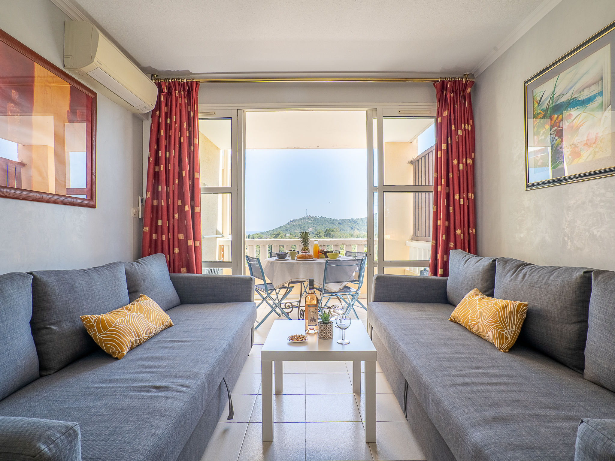 Photo of L'Esquinade P1 111