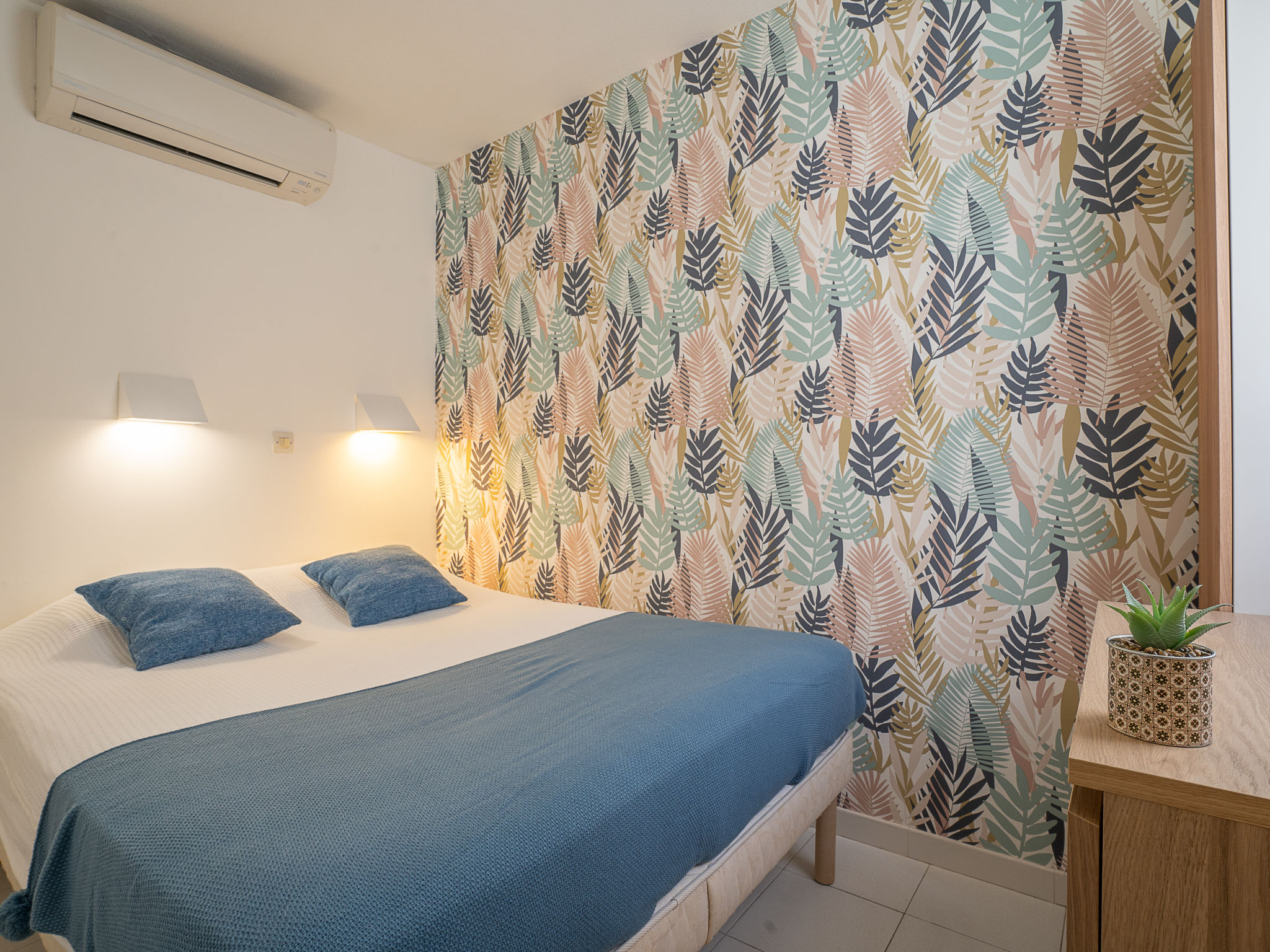 Photo of L'Esquinade P1 111