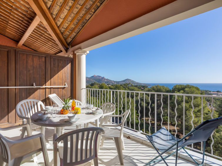 Search and Stay destination Saint-Raphaël, Provence-Alpes-Côte d'Azur - France from AU$ 263. Le Hameau (M4 333)