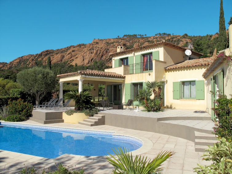 Search and Stay destination Saint-Raphaël, Provence-Alpes-Côte d'Azur - France from AU$ 488. Reves de Rives