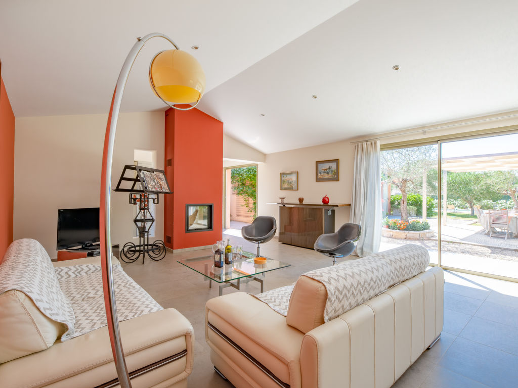 Arbelle — Living Room