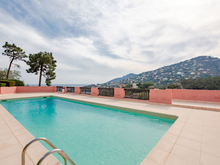 Search and Stay destination Théoule-sur-Mer, Provence-Alpes-Côte d'Azur - France from AU$ 258. Roche Rouge