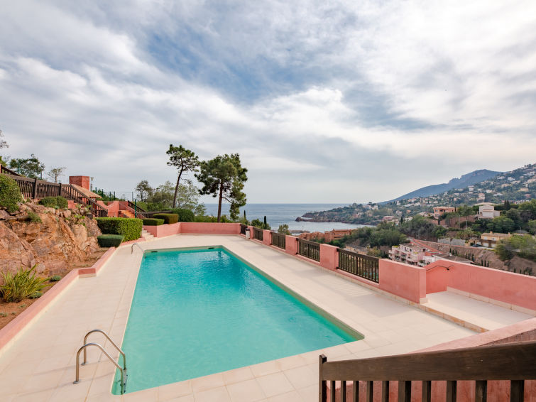 Search and Stay destination Théoule-sur-Mer, Provence-Alpes-Côte d'Azur - France from AU$ 258. Roche Rouge