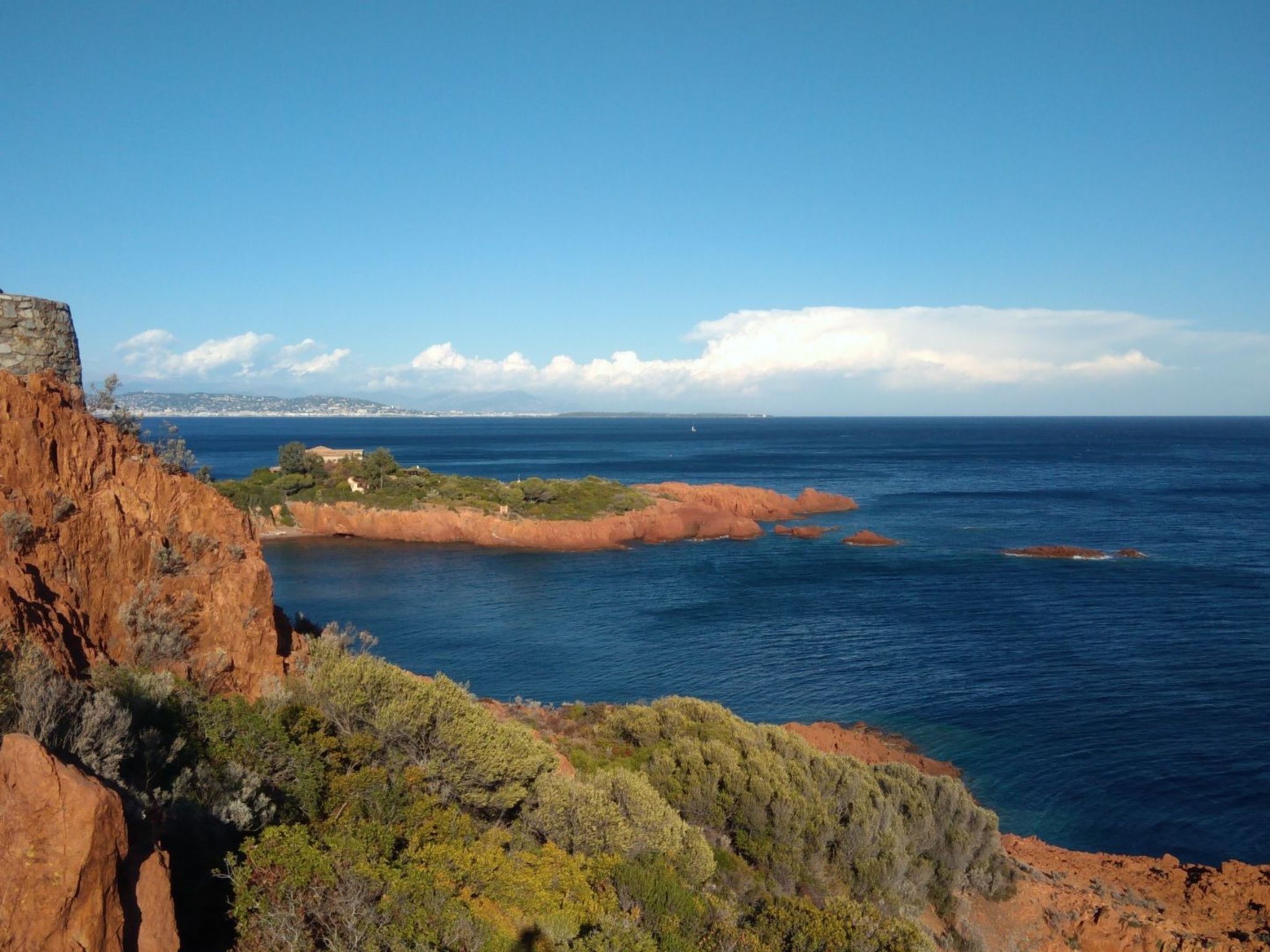 Wohnung panoramischer Meerblick, Schwimmbad, Parkplatz-Binnen