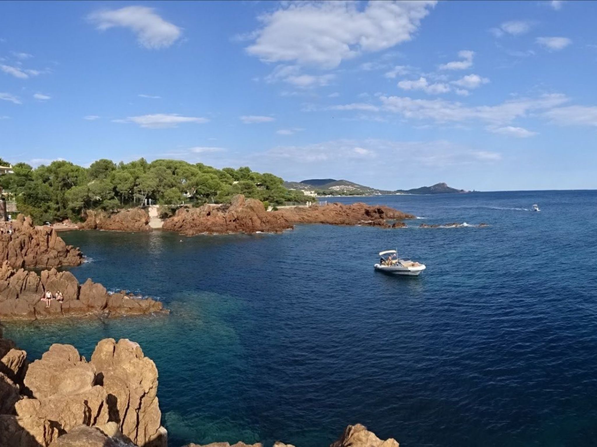 Wohnung panoramischer Meerblick, Schwimmbad, Parkplatz