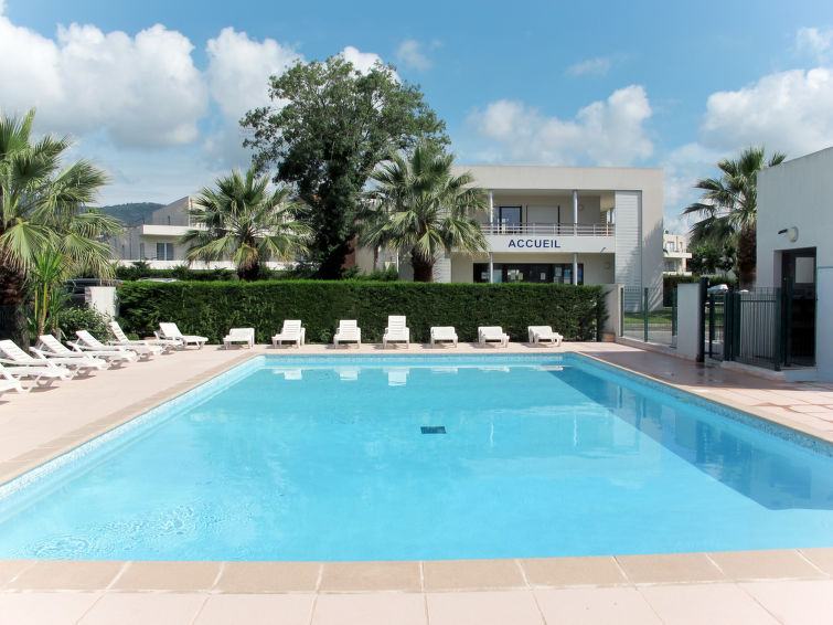 Search and Stay destination Mandelieu-la-Napoule, Provence-Alpes-Côte d'Azur - France from AU$ 120. Carré Marine
