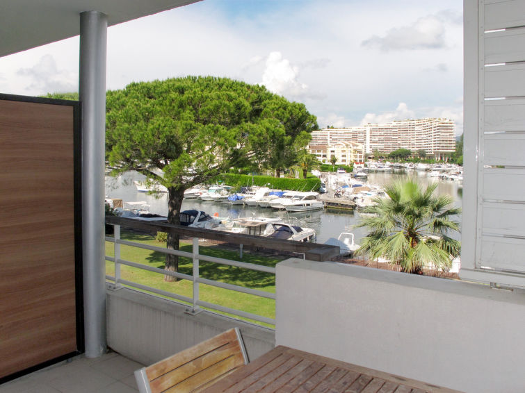 Search and Stay destination Mandelieu-la-Napoule, Provence-Alpes-Côte d'Azur - France from AU$ 120. Carré Marine