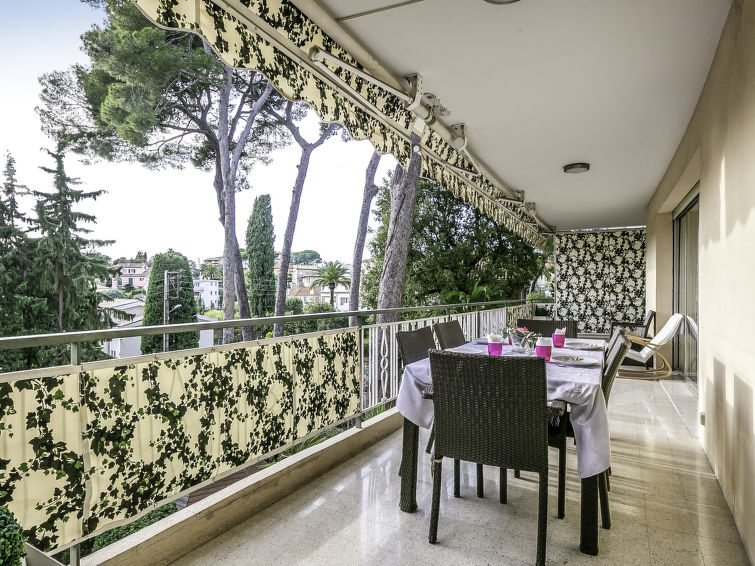Search and Stay destination Le Cannet, Provence-Alpes-Côte d'Azur - France from AU$ 273. Les Pins D'Alep