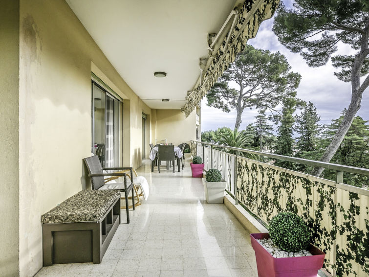 Search and Stay destination Le Cannet, Provence-Alpes-Côte d'Azur - France from AU$ 273. Les Pins D'Alep