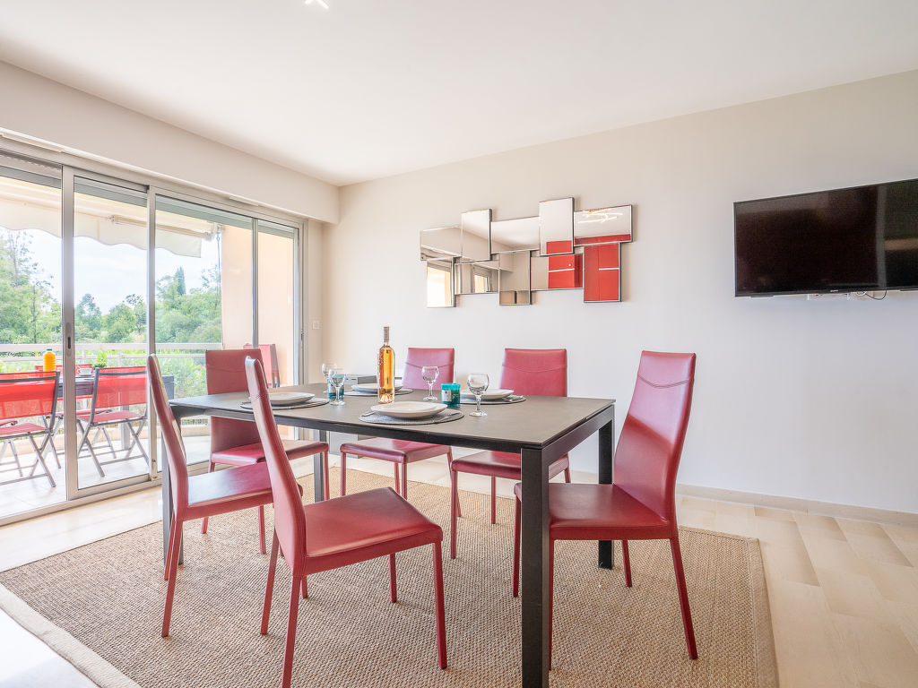 La Croix des Gardes — Kitchen / Dining Room