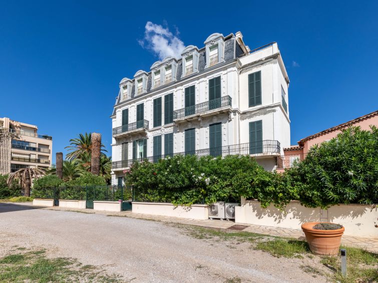 Les Araucarias Apartment in Cannes