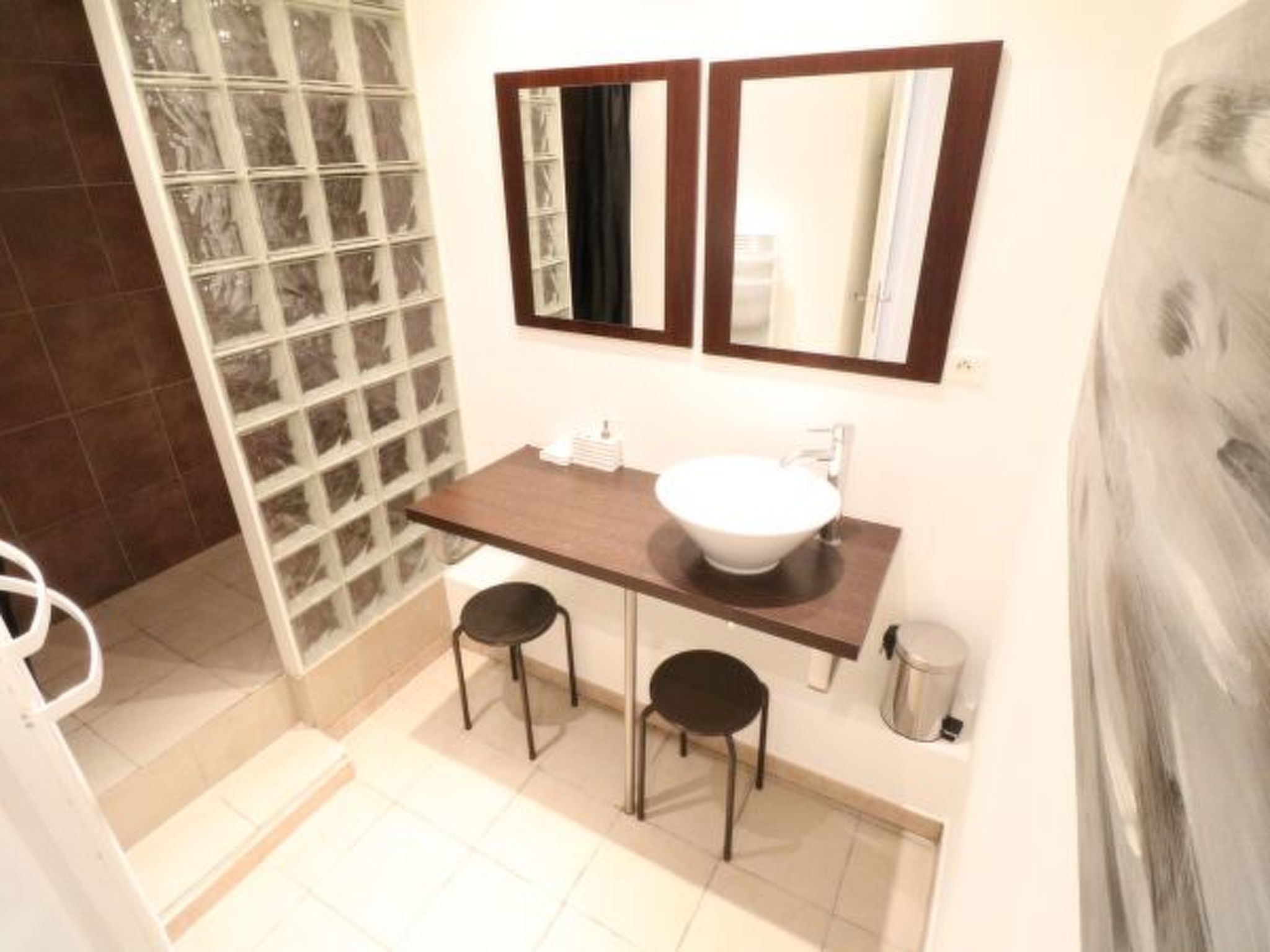 Photo of 1 bedroom, 2 mins from the Palais. Joffre 263