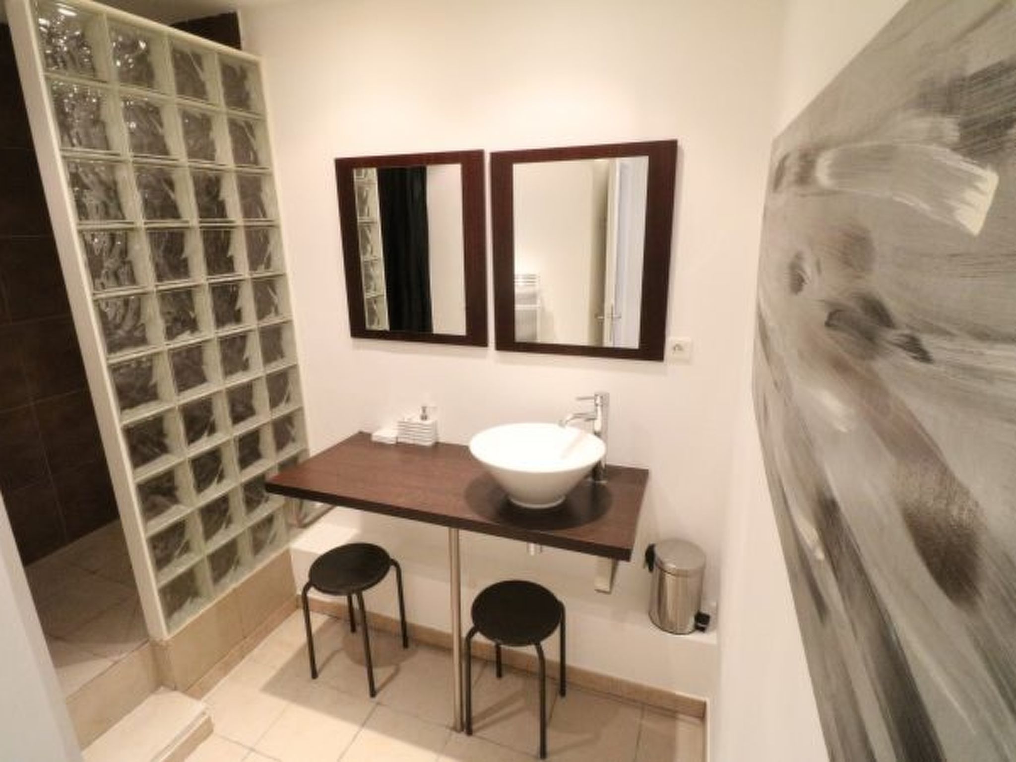 Photo of 1 bedroom, 2 mins from the Palais. Joffre 263