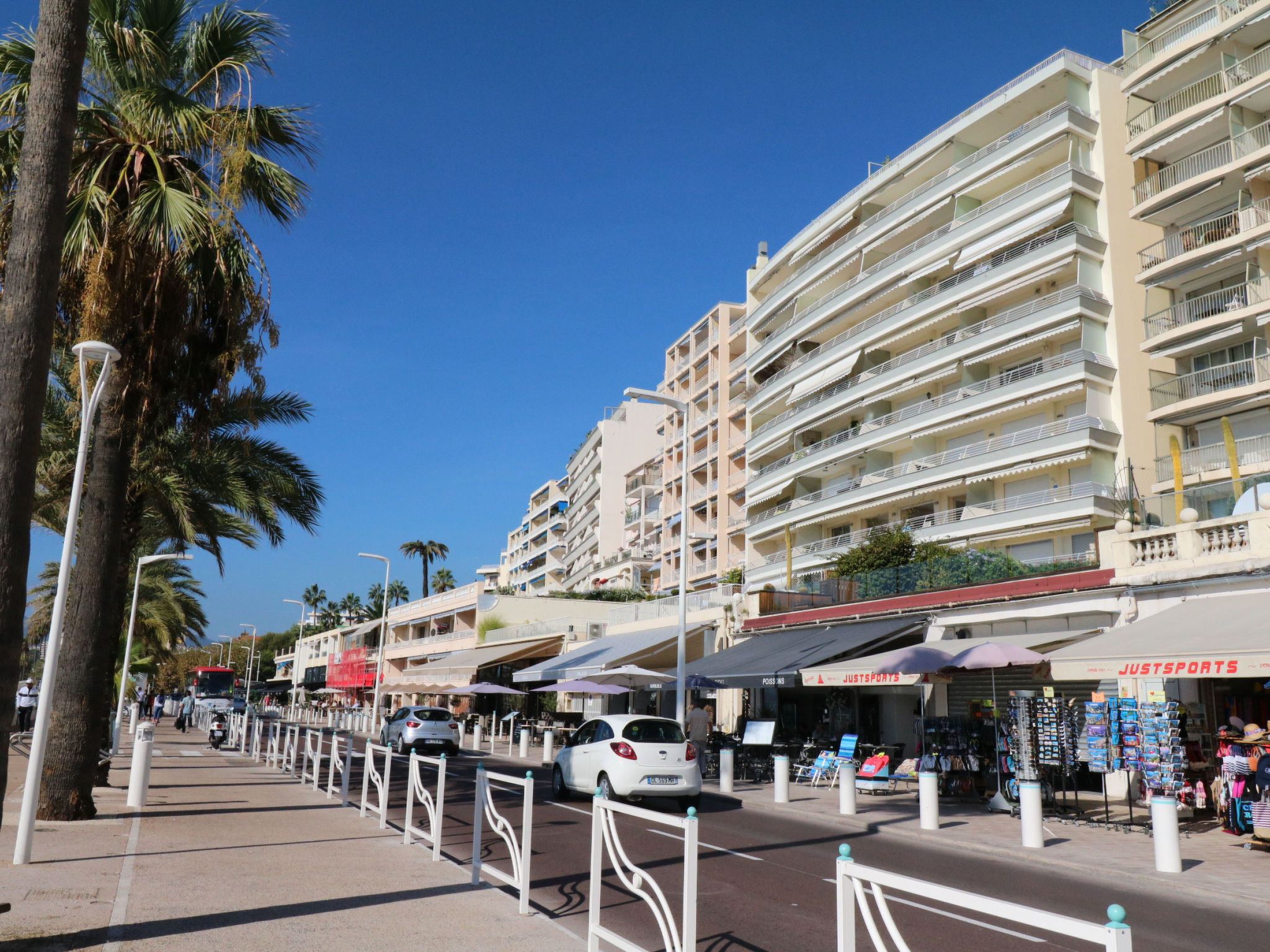 Photo of Amazing sea view 2 bedroom front of the beach 303