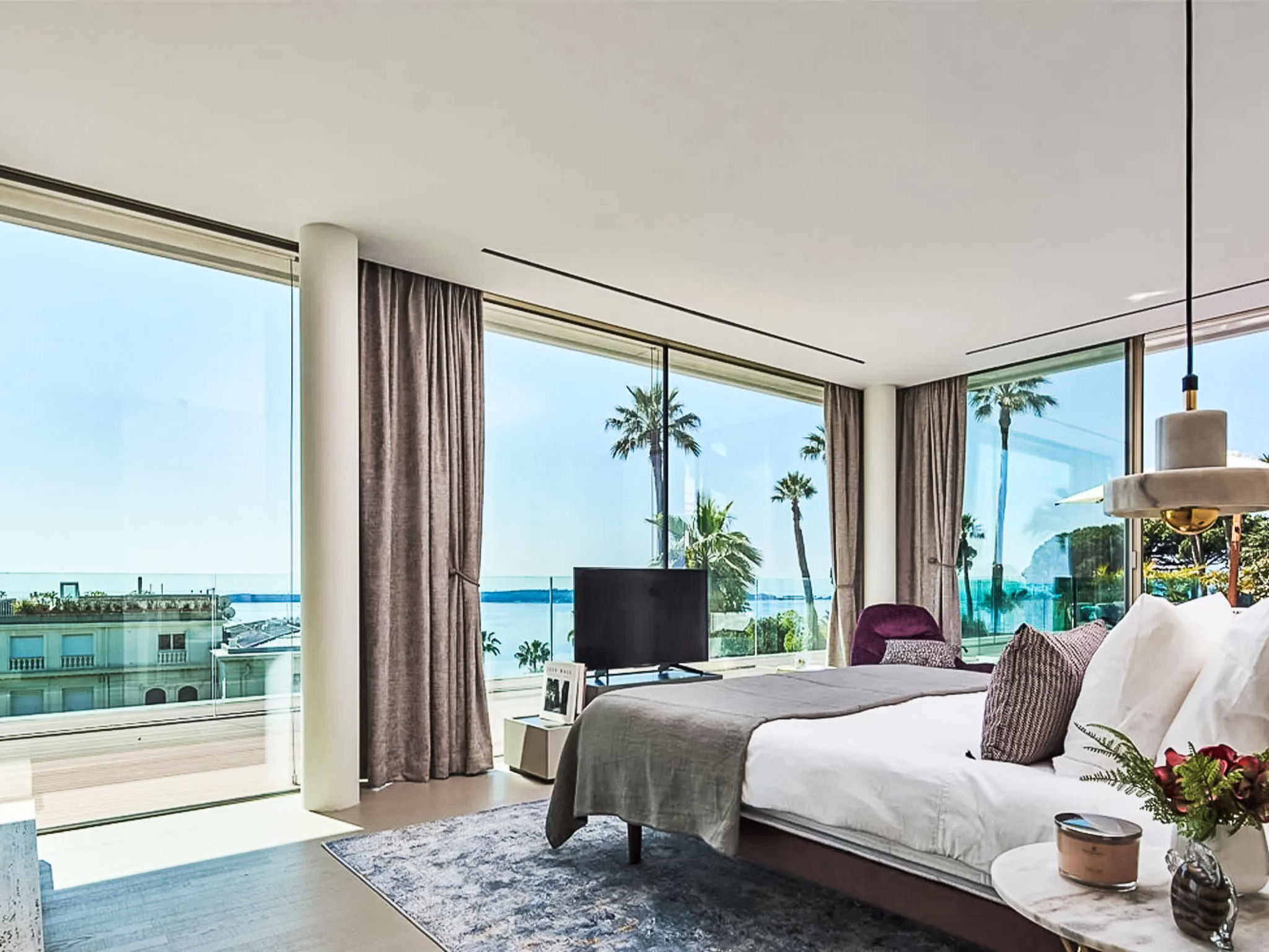 Photo of Lumière in Cannes Californie