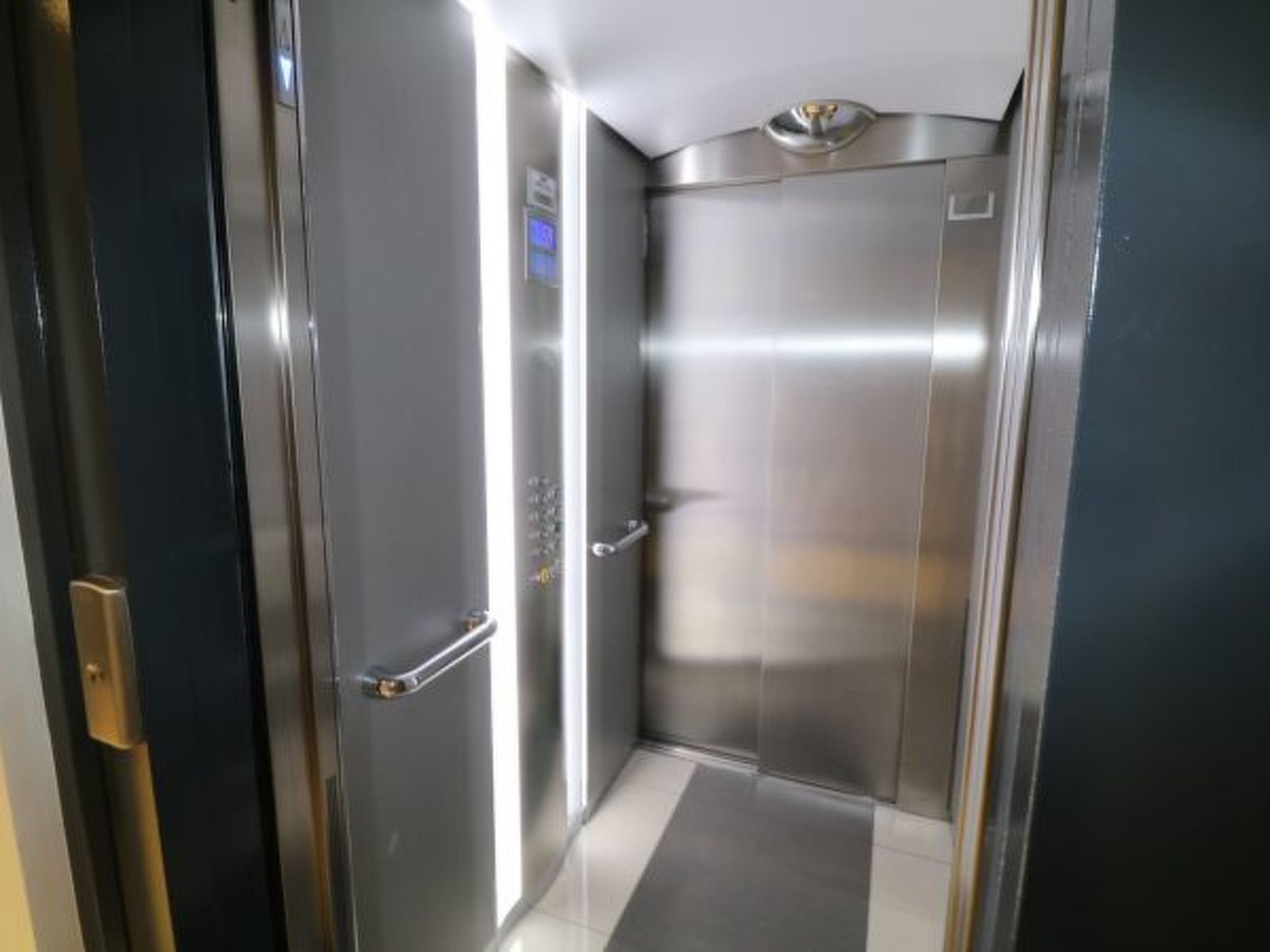 Photo of Modern 3 bedroom Lecerf 5 to  the Croisette 411