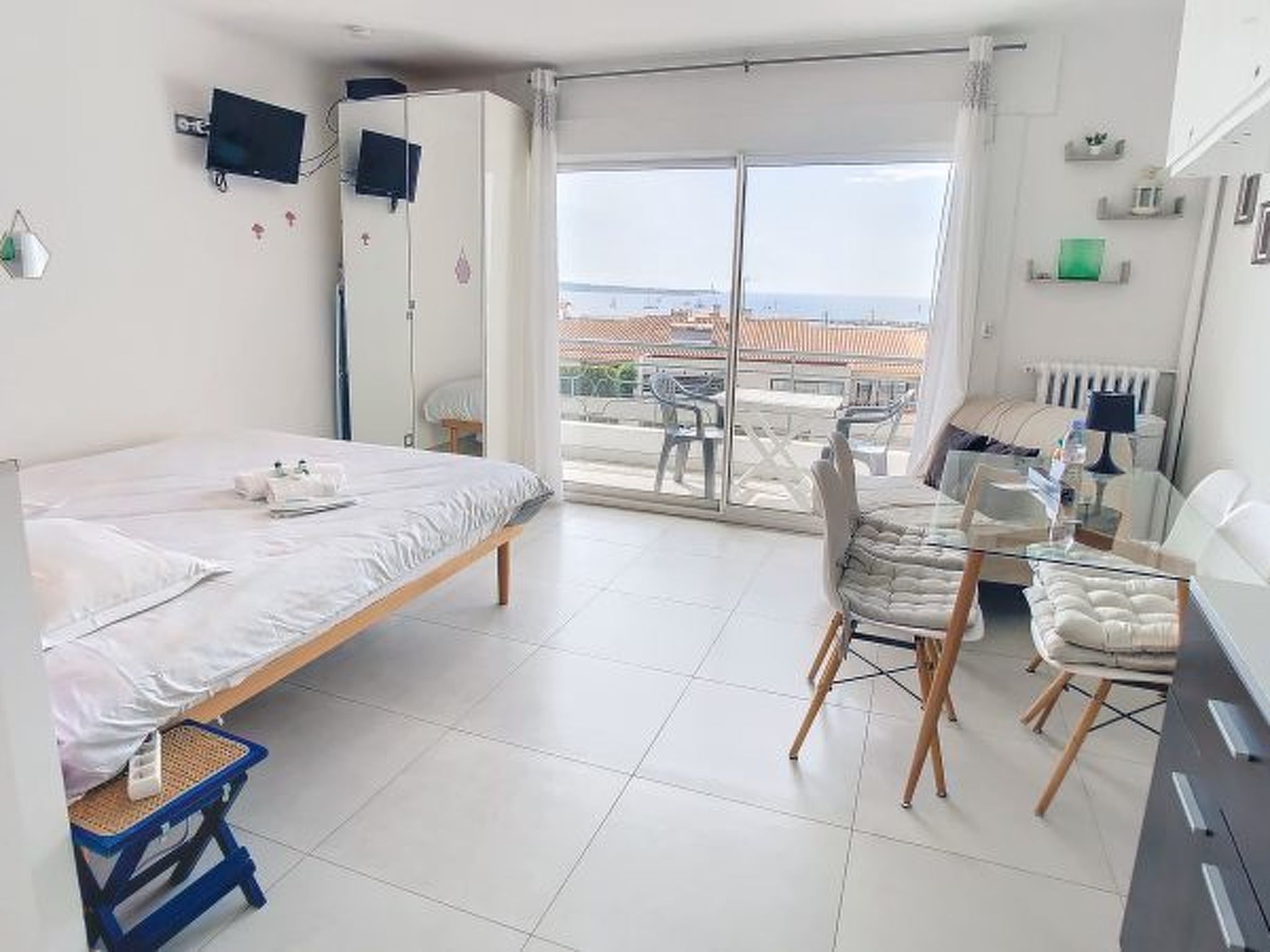 Photo of Lovely, modern studio with sea view 117