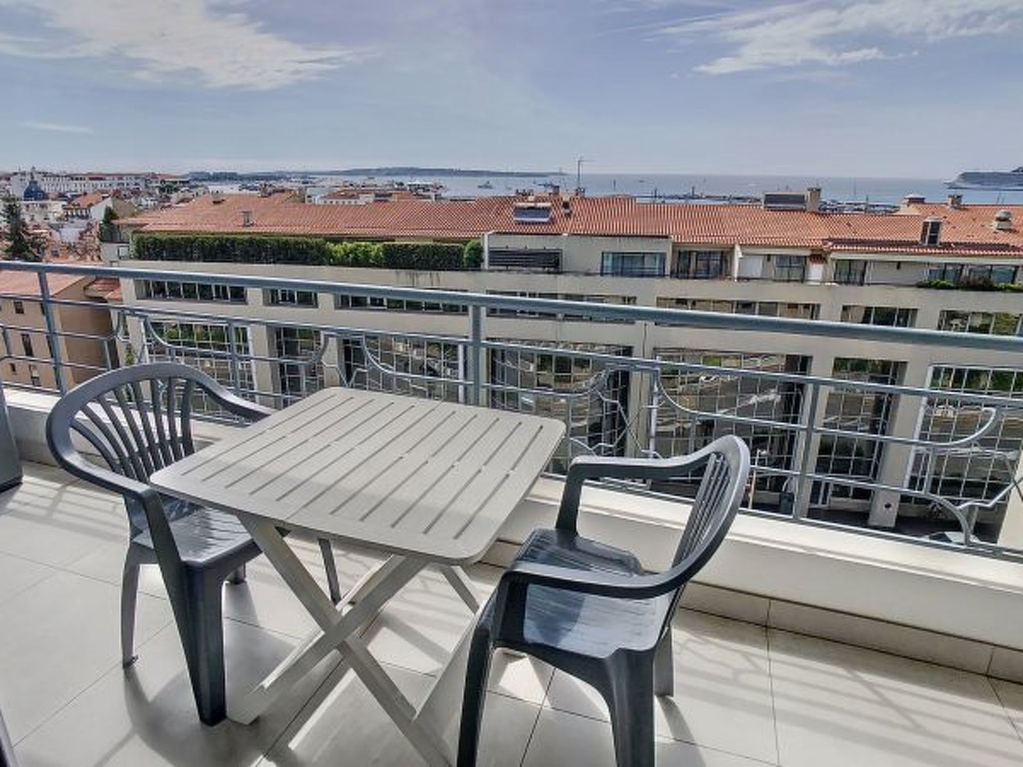 Photo of Lovely, modern studio with sea view 117