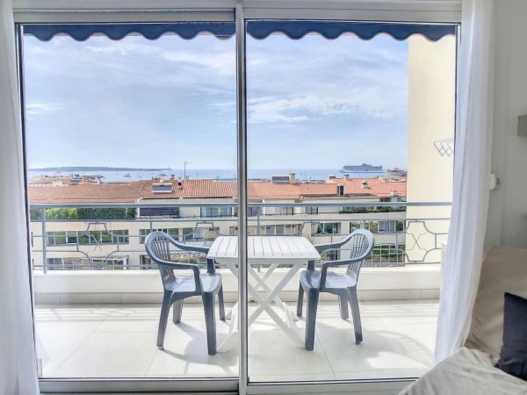 Lovely, modern studio with sea view 117 Apartment in Cannes