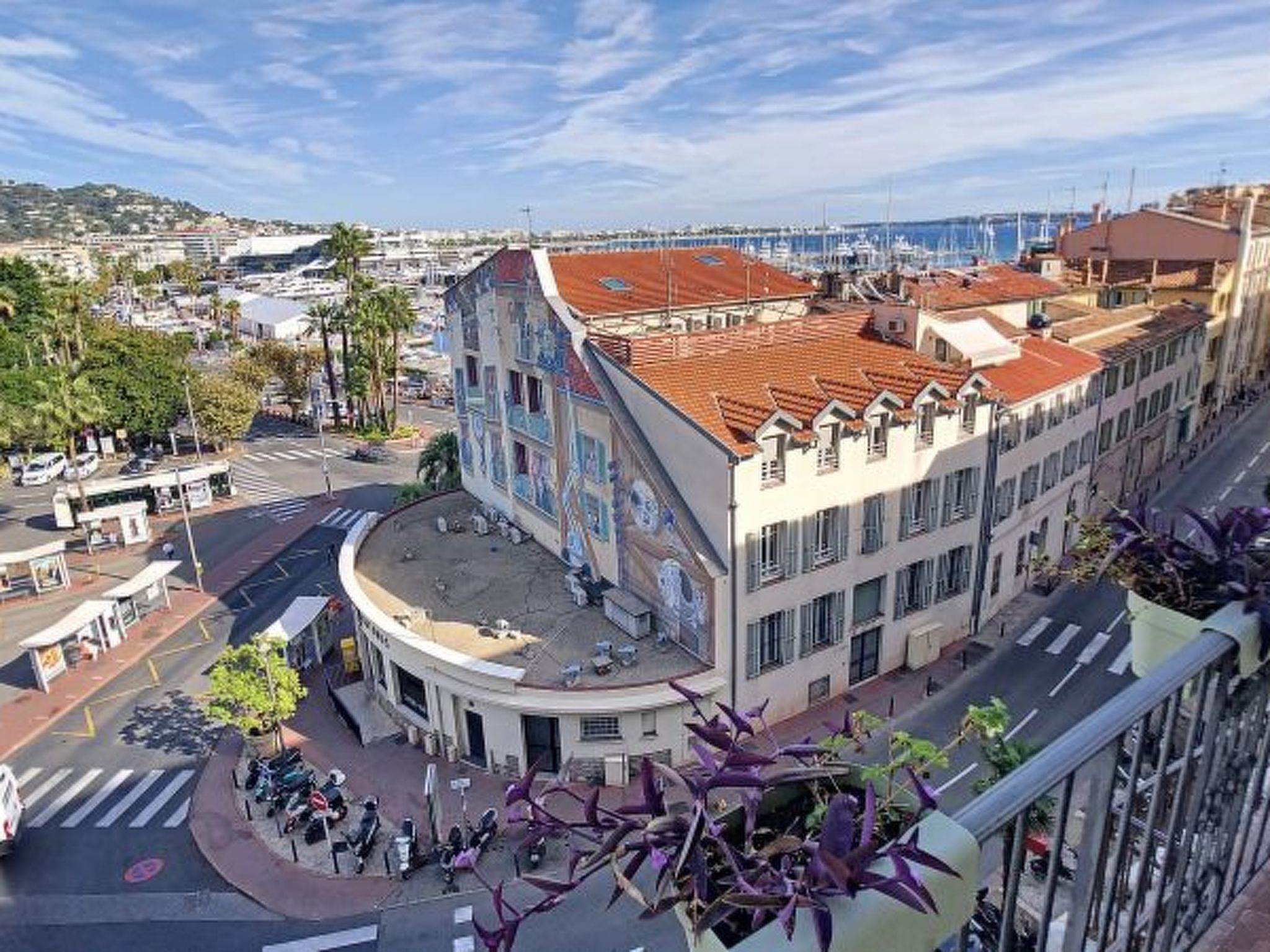 Photo of 1 bedroom, 6 min from the Palais, great view. 220