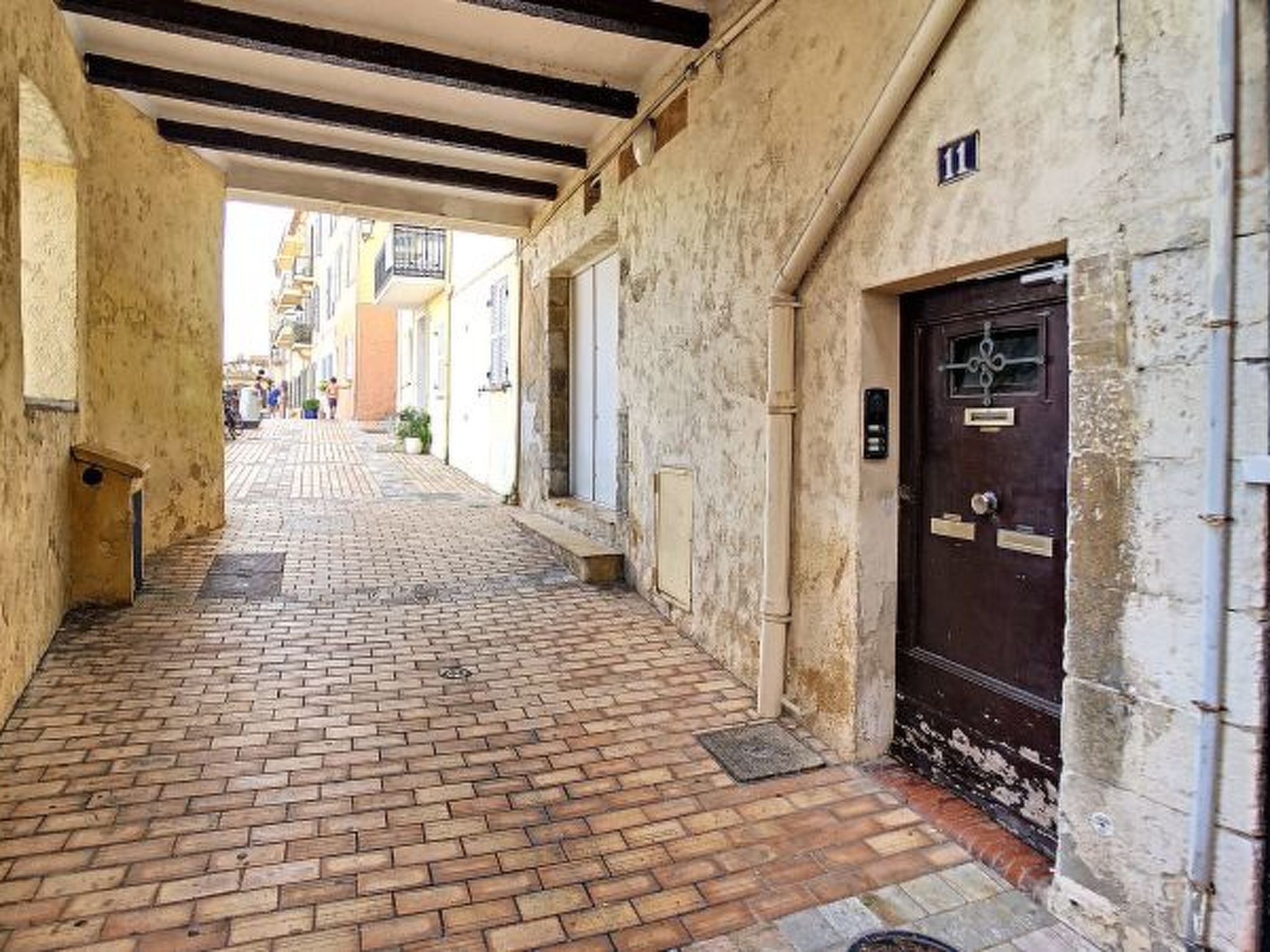 Photo of 1 bedroom, 6 min from the Palais, great view. 220