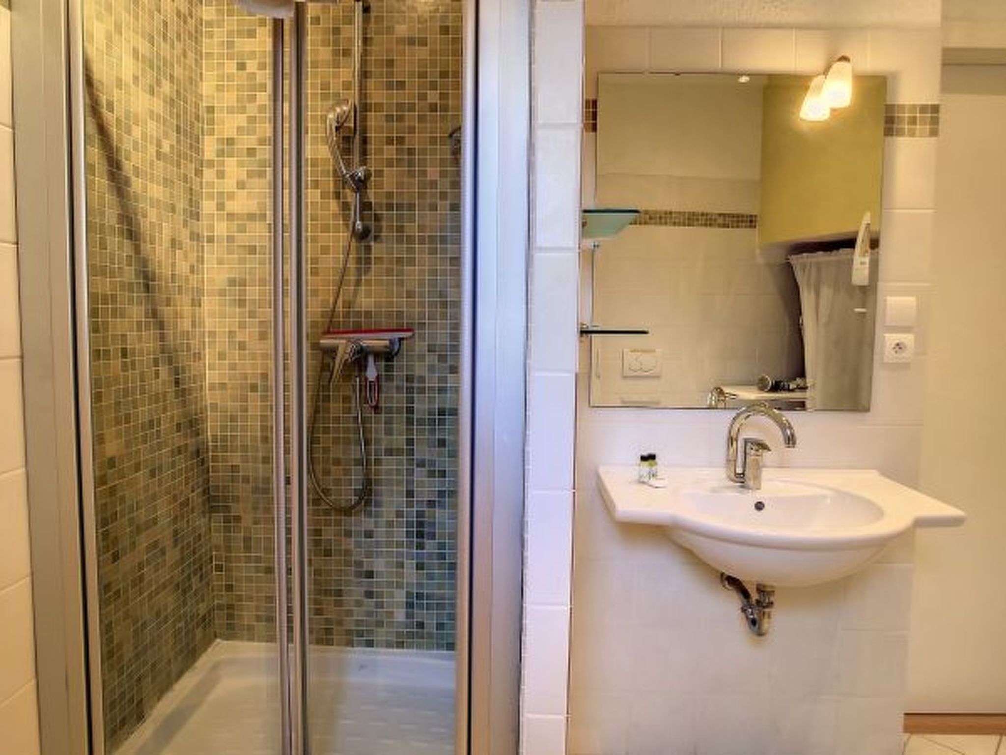 Photo of 1 bedroom, 6 min from the Palais, great view. 220