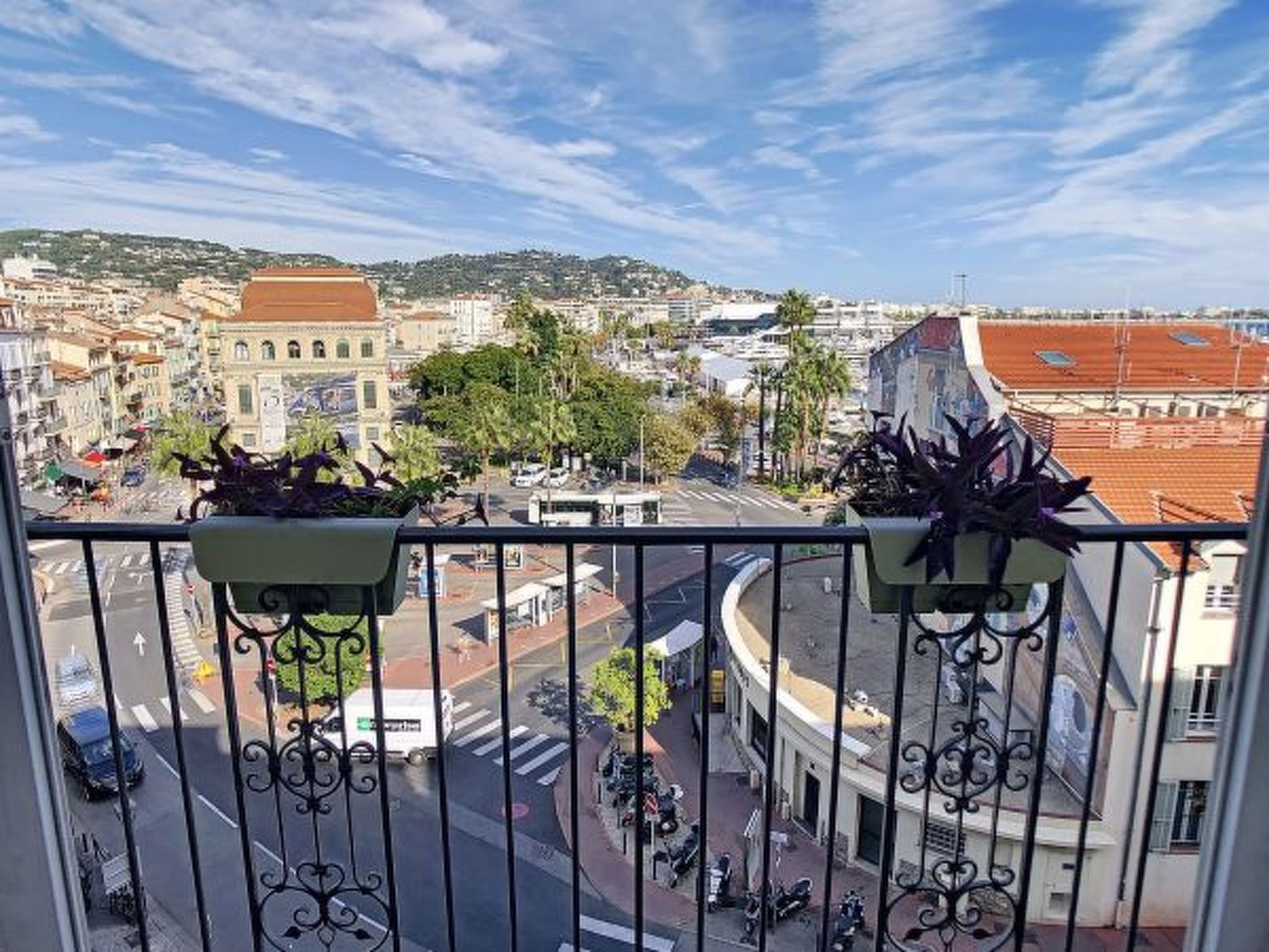 Photo of 1 bedroom, 6 min from the Palais, great view. 220