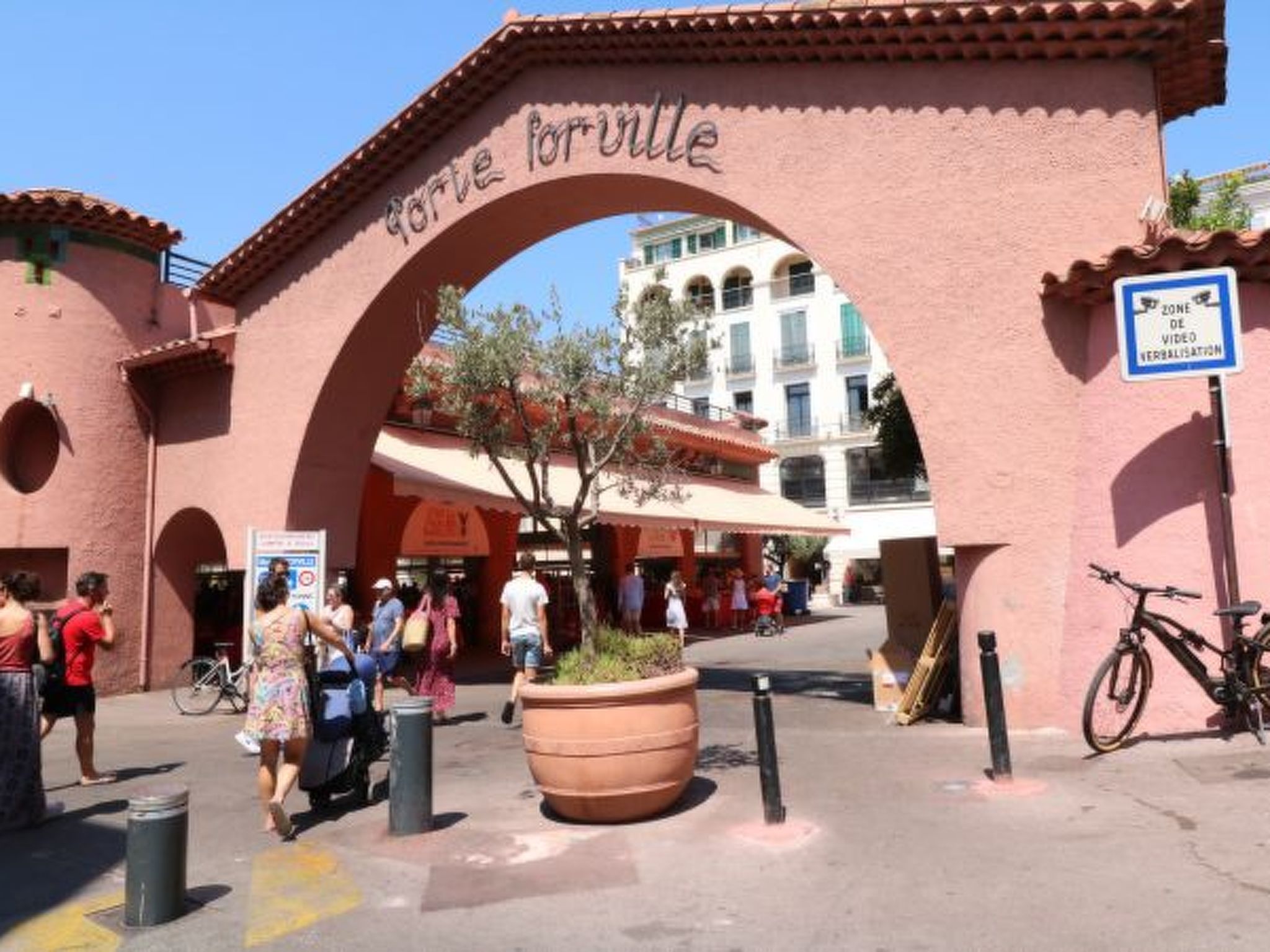 Photo of 2 bedroom Forville 8 mins to the Palais 328