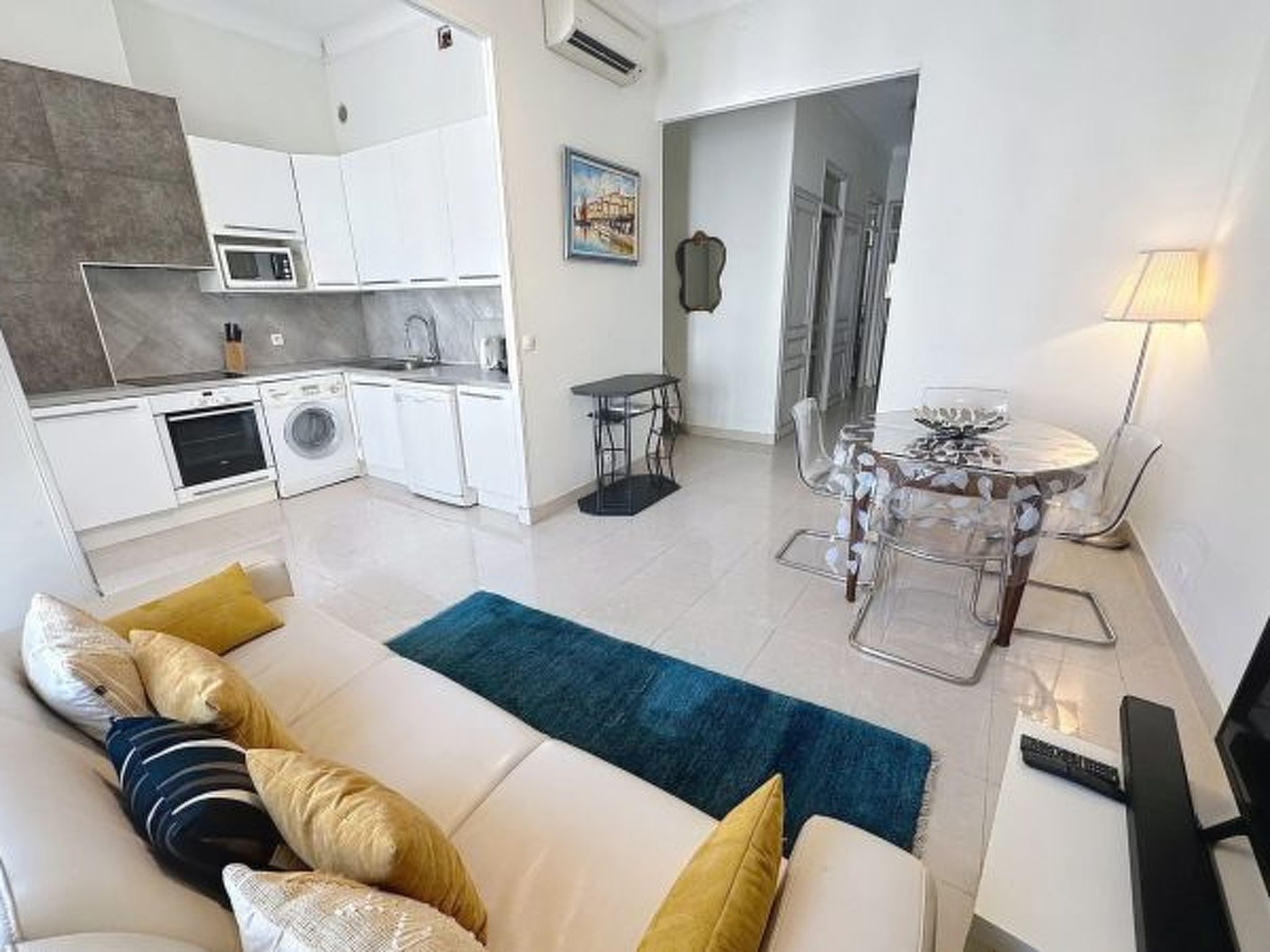 Photo of 2 bedroom Forville 8 mins to the Palais 328