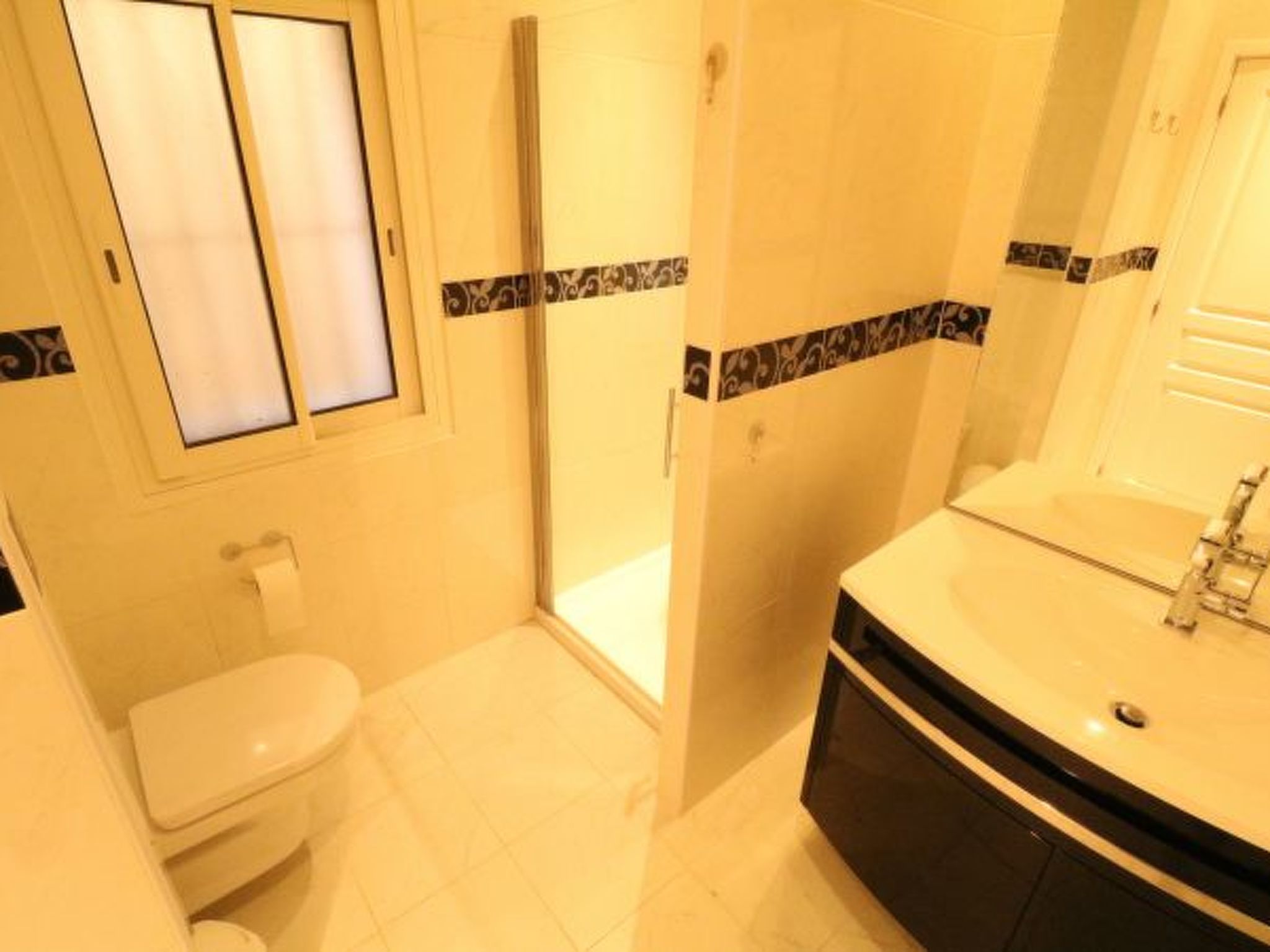 Photo of Beautiful 3 bedroom Carlton Canada 403