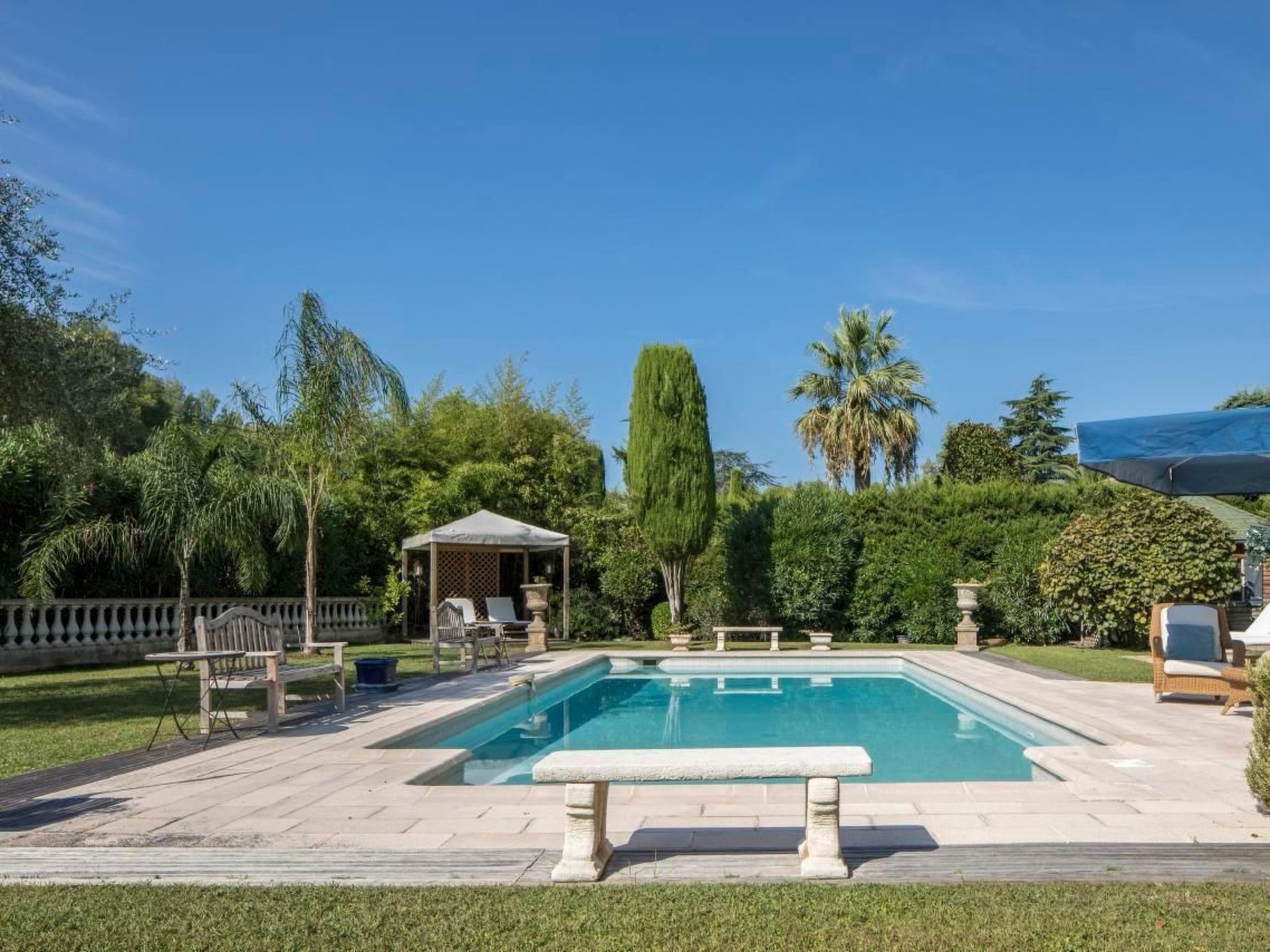 Villa mit privatem Pool und Fitnessraum-Inside