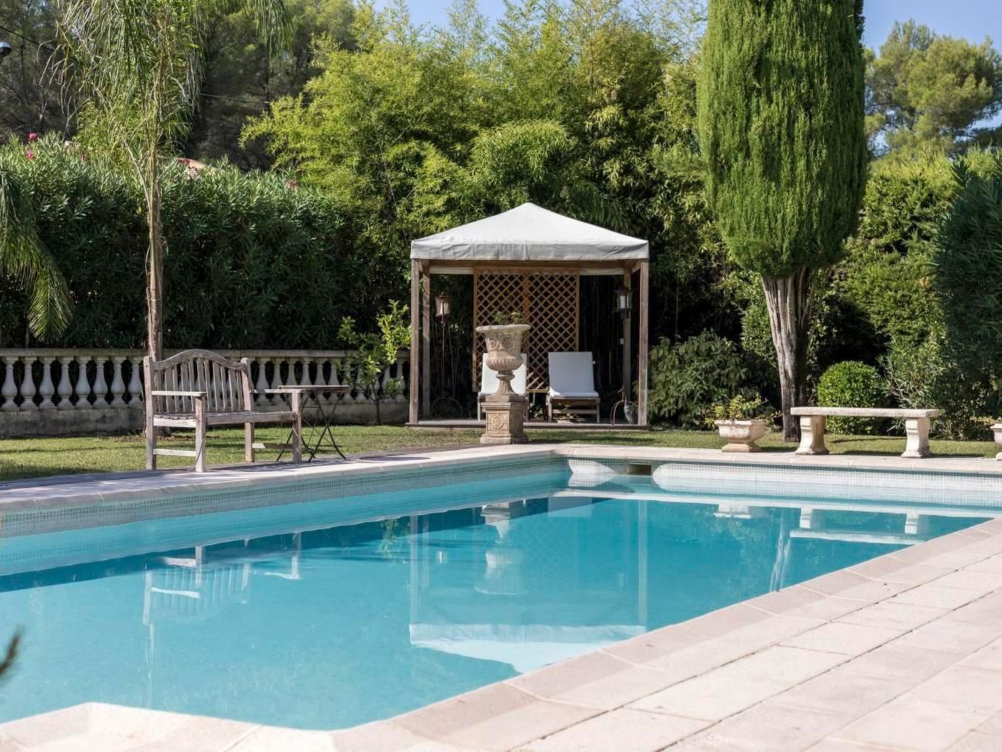 Villa mit privatem Pool und Fitnessraum-Inside