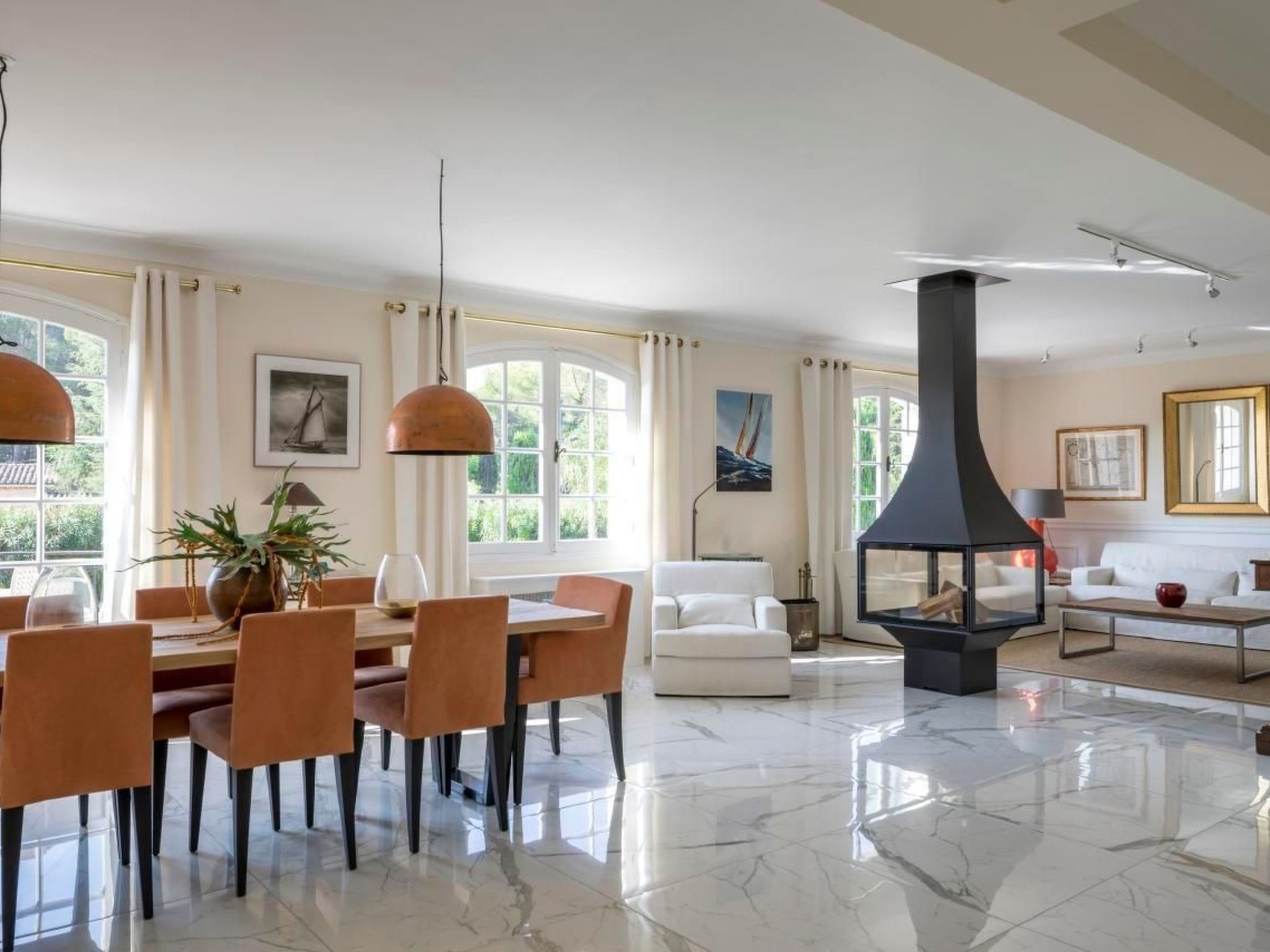 Villa mit privatem Pool und Fitnessraum-Inside