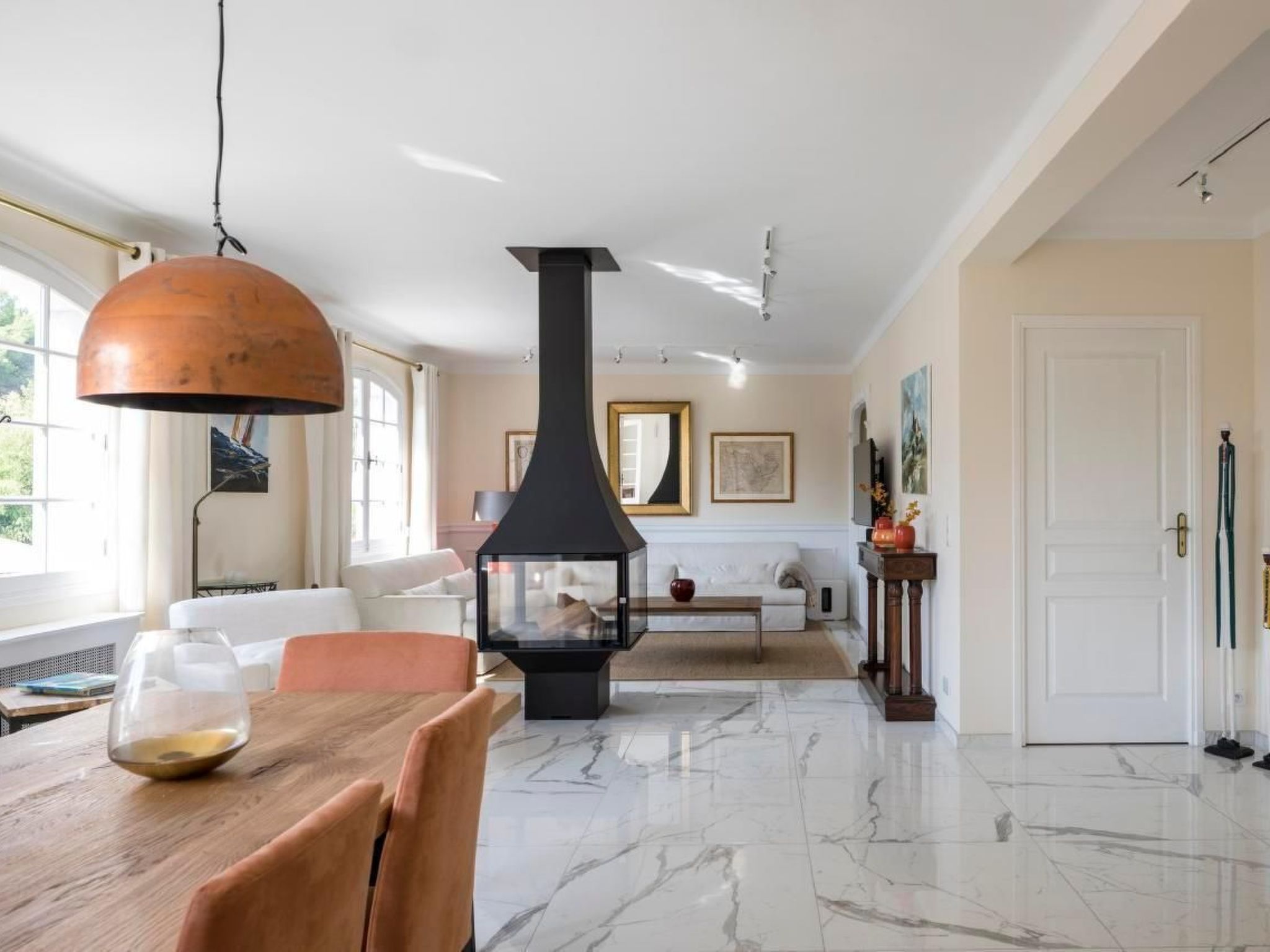 Villa mit privatem Pool und Fitnessraum-Inside