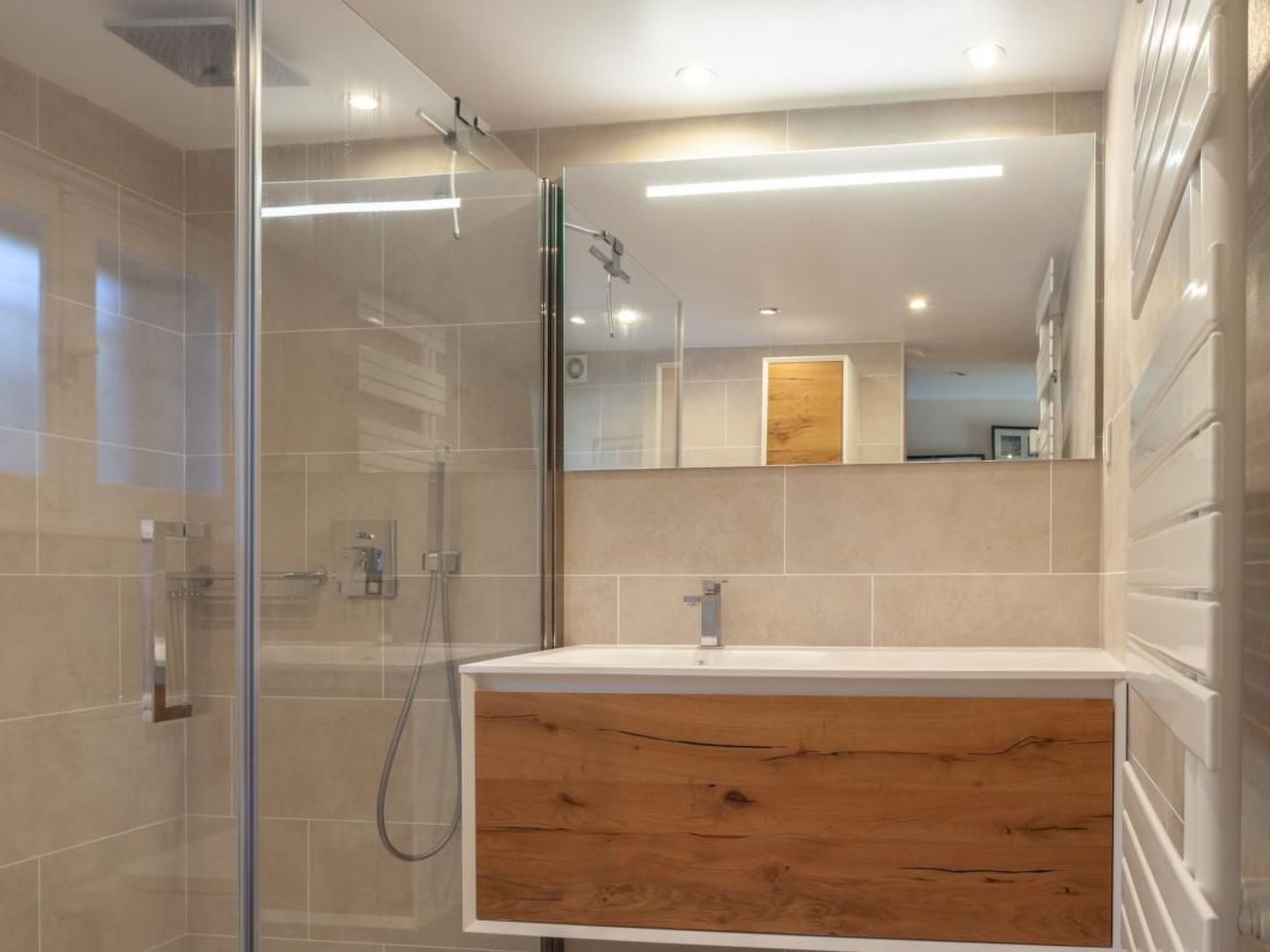 Villa mit privatem Pool und Fitnessraum-Inside