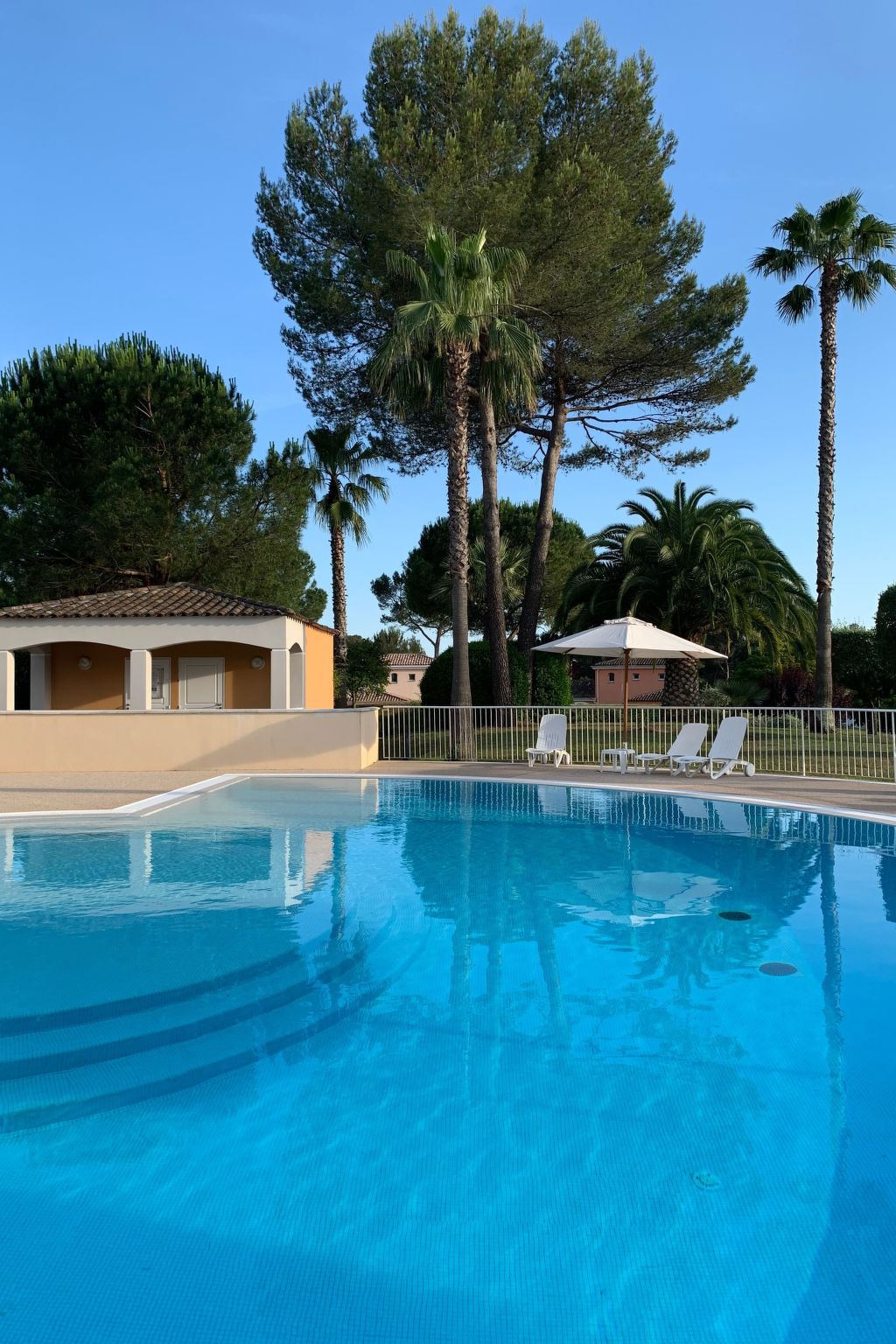 Wohnung in Mougins mit Gepflegtem Garten