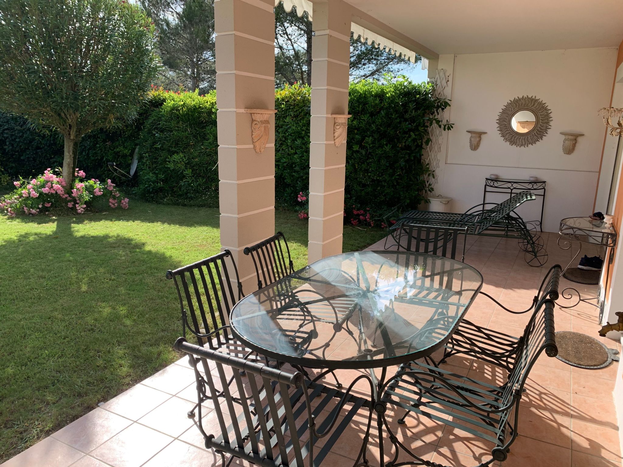 Wohnung in Mougins mit Gepflegtem Garten