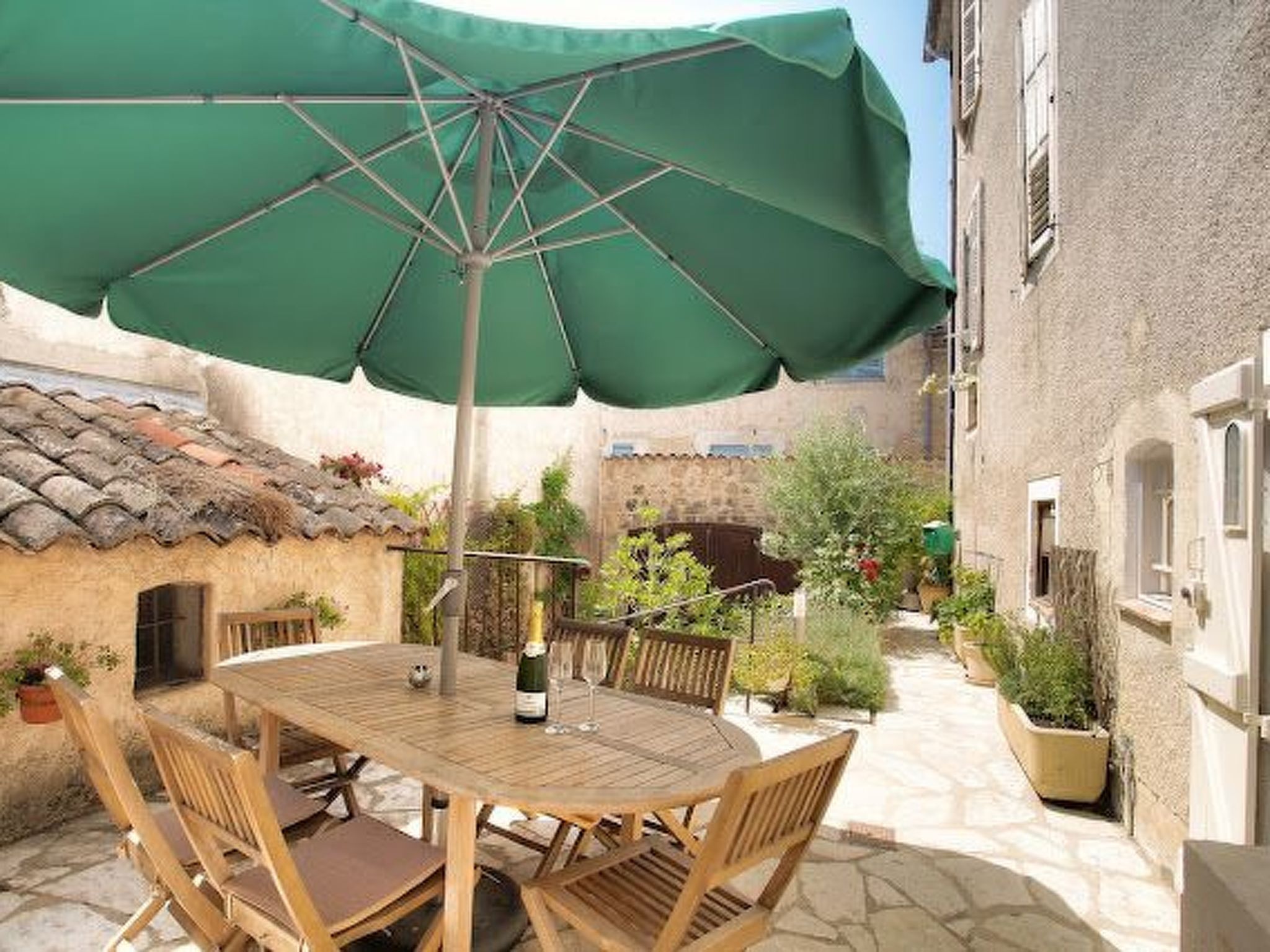 SCHÖNES STUDIO MIT GARTEN FÜR 2 IM DORF-Image-tags.info