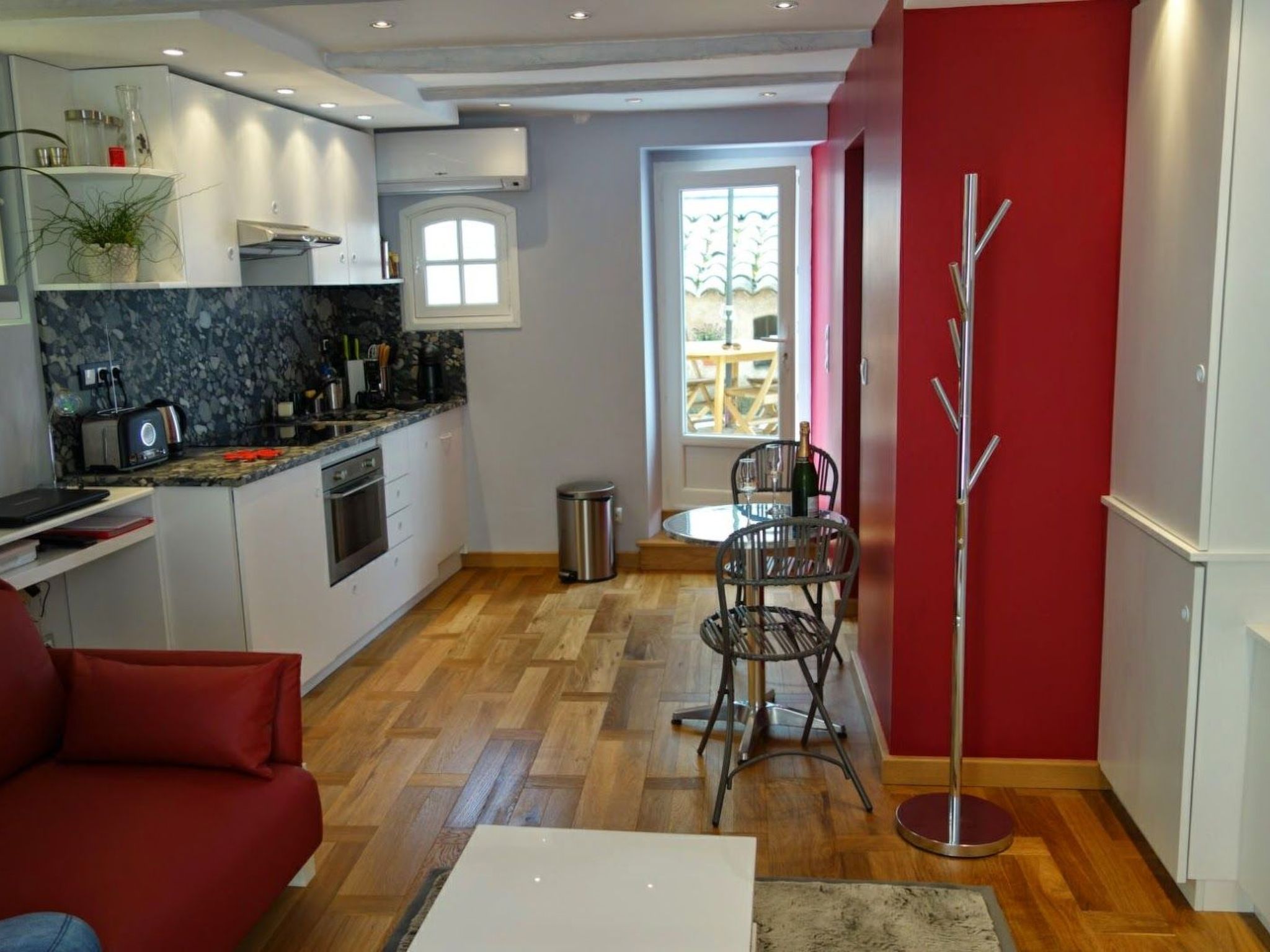 SCHÖNES STUDIO MIT GARTEN FÜR 2 IM DORF-Image-tags.info