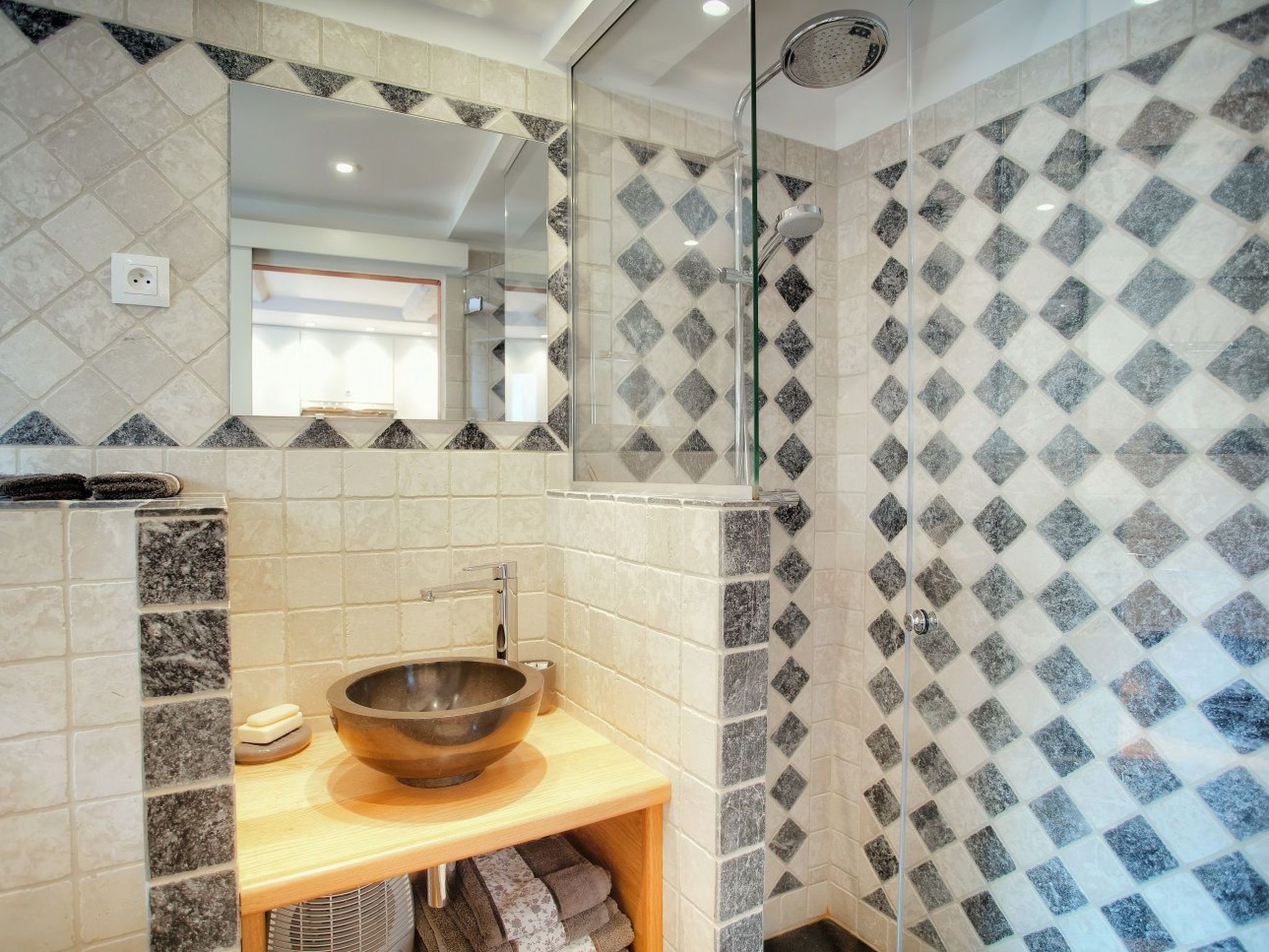 SCHÖNES STUDIO MIT GARTEN FÜR 2 IM DORF-Image-tags.info