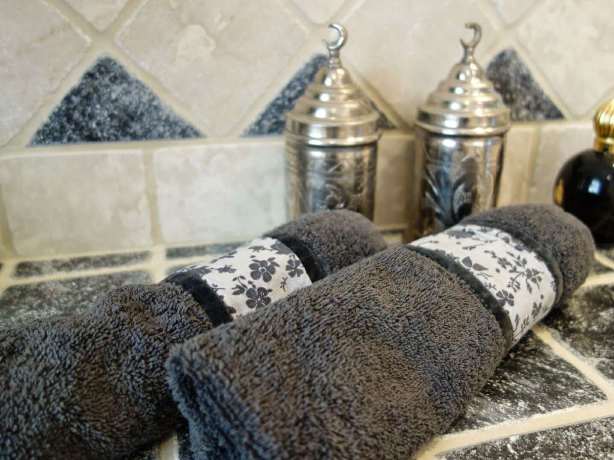 SCHÖNES STUDIO MIT GARTEN FÜR 2 IM DORF-Image-tags.info