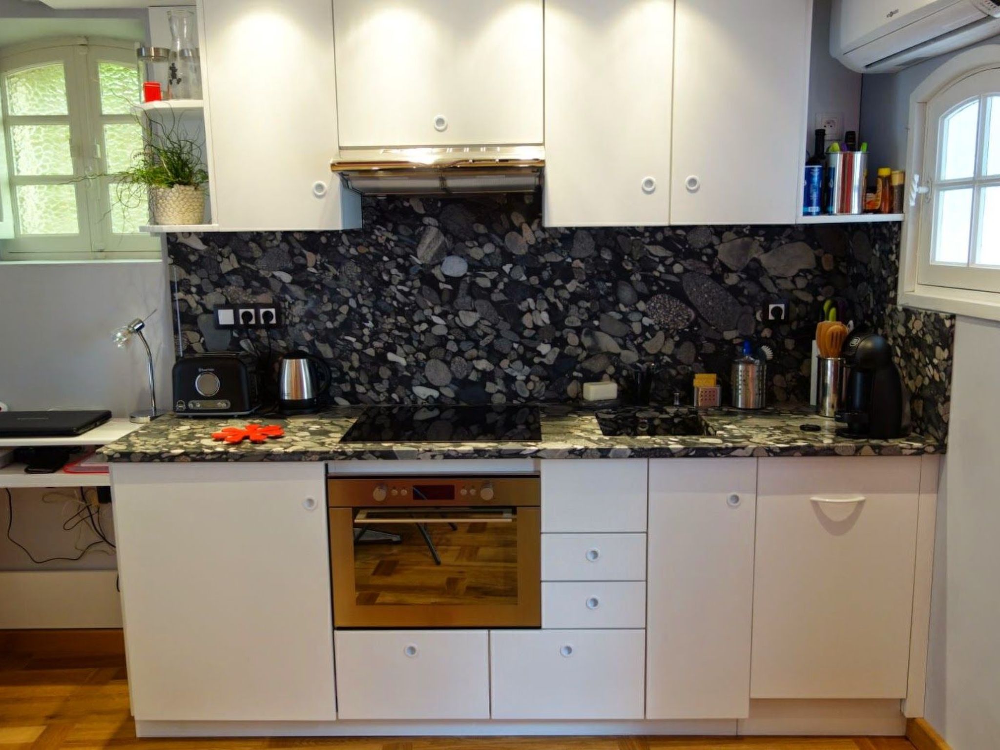 SCHÖNES STUDIO MIT GARTEN FÜR 2 IM DORF-Image-tags.info